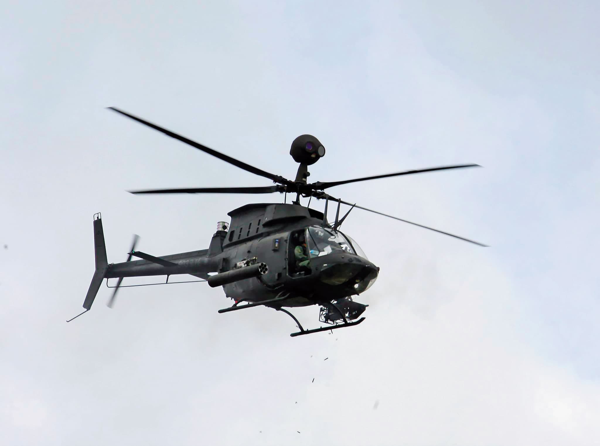 秦姓飛官曾駕駛OH-58D直升機，負責陸軍第一線的戰搜任務。（翻攝國防部發言人臉書）