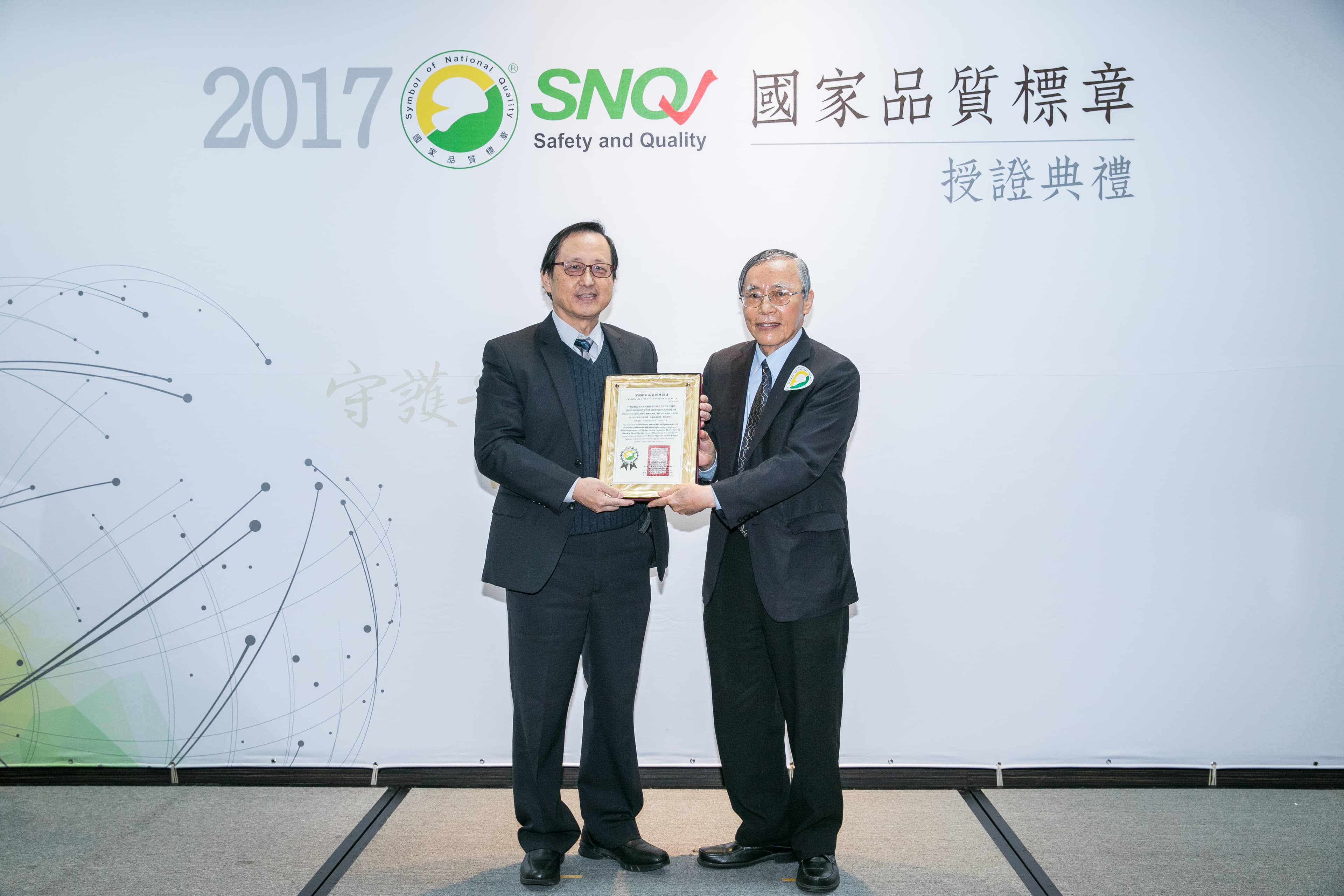 李宏昌醫生（左）強調減重應該要以BMI值為準。（圖片取自馬偕紀念醫院全球資訊網）