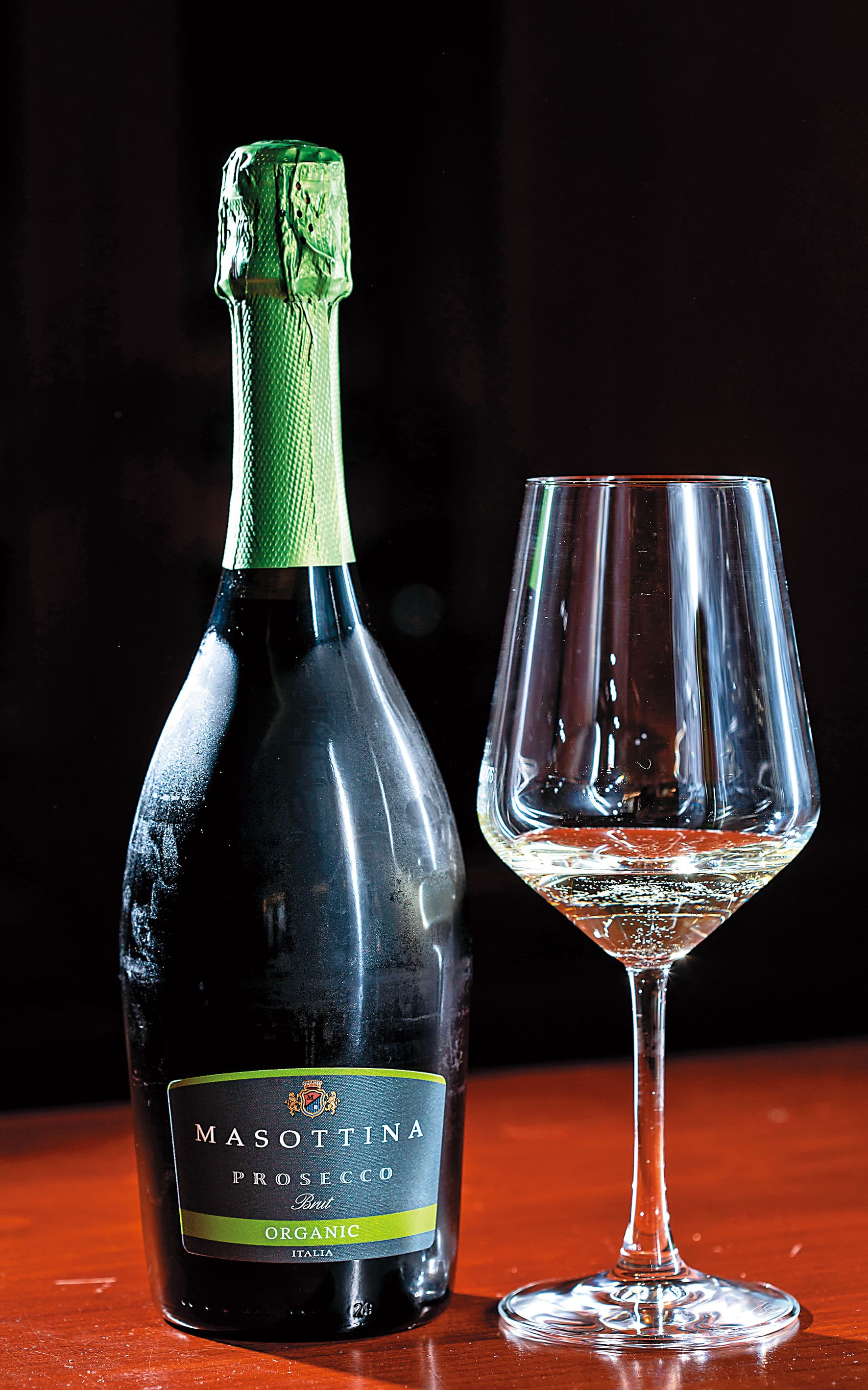 「Prosecco Brut Biologico」選用來自有機認證葡萄園的果實，展現優雅的果香和白花香氣。