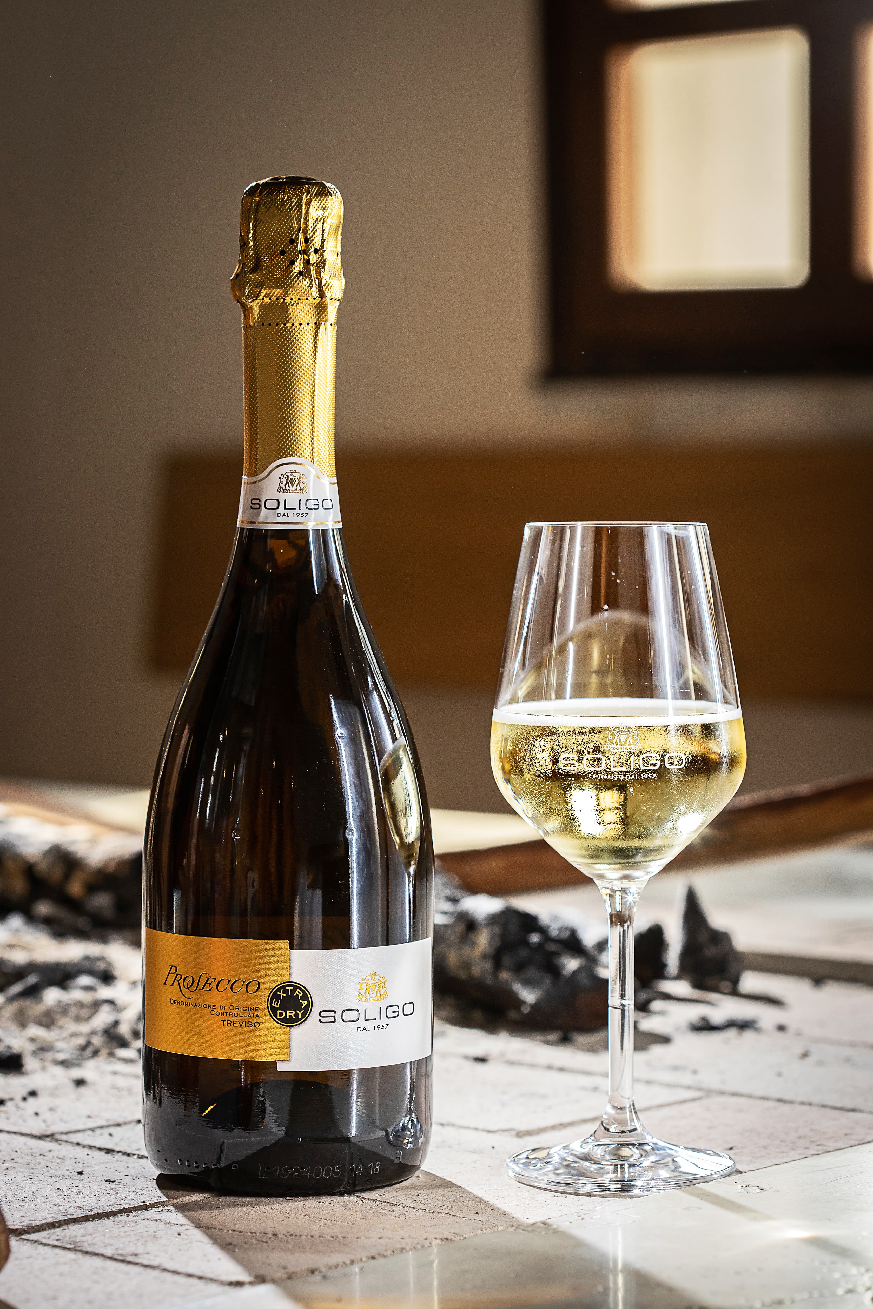 「Prosecco DOC Treviso Extra Dry」在果香中暗藏薰衣草、羊齒等草本的尾韻。