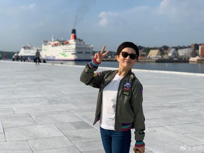 金銘在微博中PO照慶祝自己的39歲生日。（翻攝微博）
