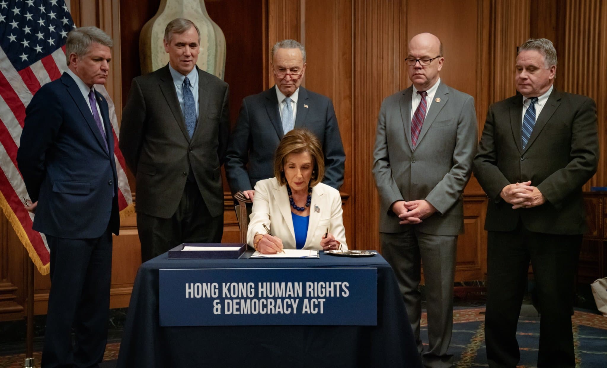 美中貿易協議可能延宕至明年簽署，加上美國國會通過香港法案，恐不利於談判進程。（翻攝自裴洛西臉書）