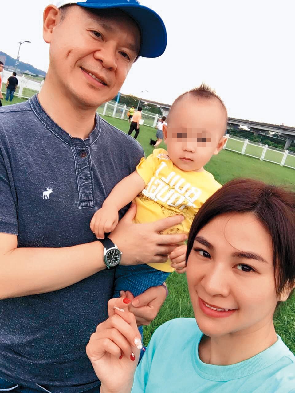 林以婕的老公是蘇睿騏，本刊曾經報導，他宣稱易宏生技有牛樟芝技術，以及行銷一條龍營運模式，結果未曾獲利，帳面現金不夠，還拿去向對岸飲料廠買王老吉，被控涉嫌掏空。（讀者提供）