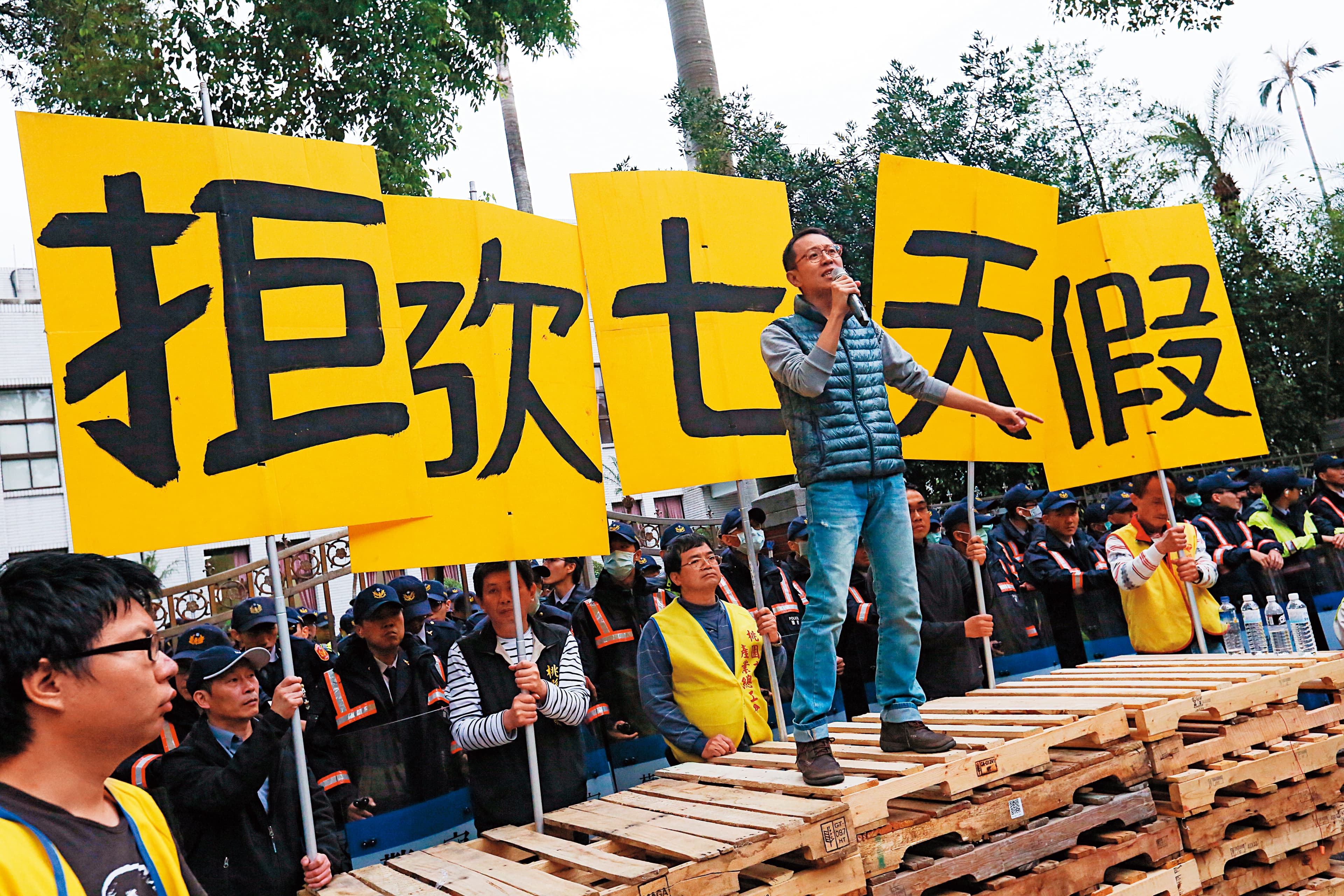 宋楚瑜批蔡英文不夠「兼聽」，直言一例一休處理得非常糟糕。