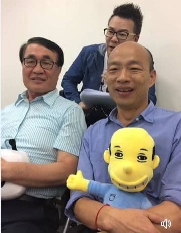 沈玉琳多次與韓國瑜一起開直播。（翻攝臉書）
