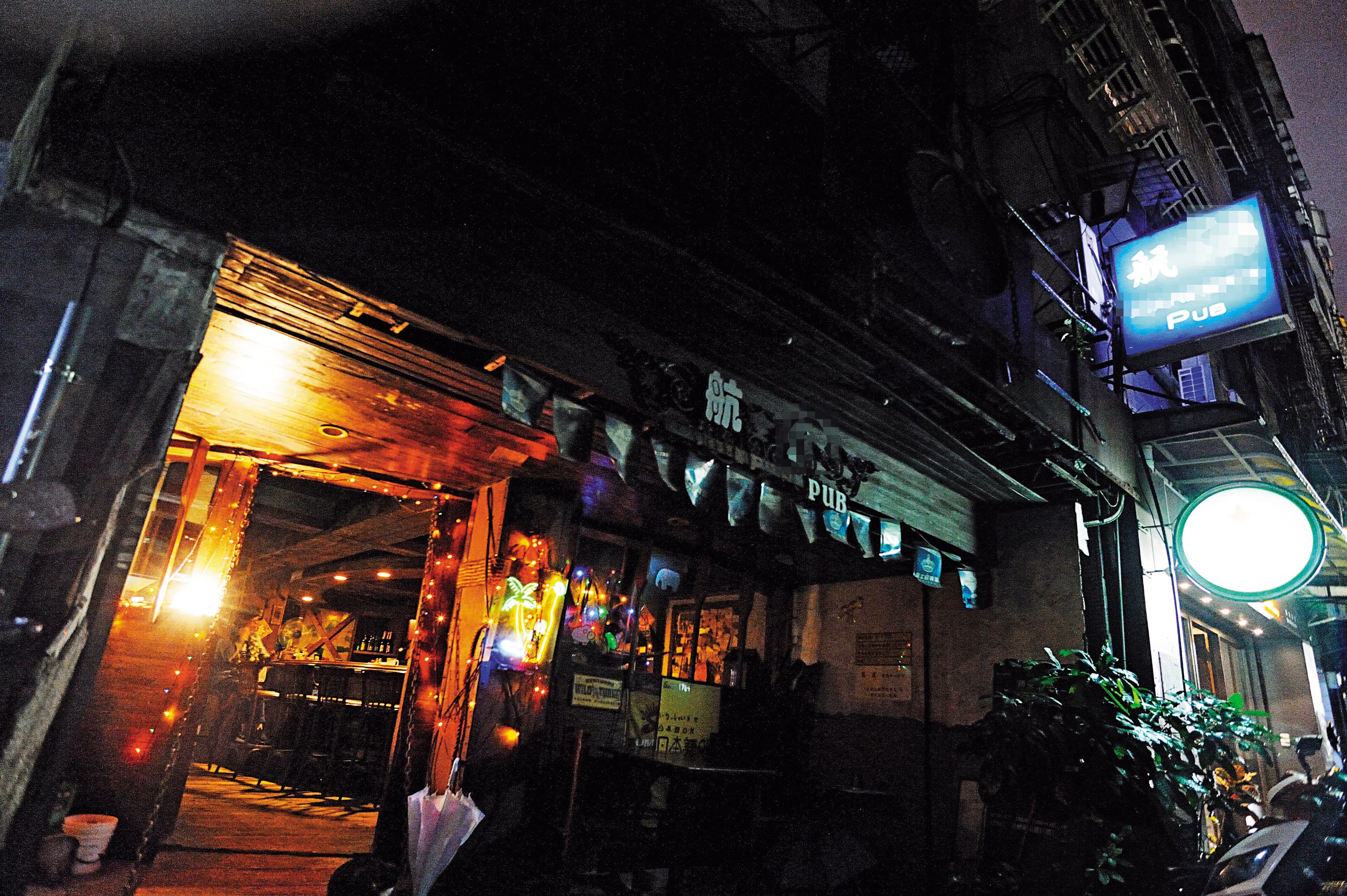 台北市雙城街的航Ｘ酒吧，被議員點名是全台最大的酒托店。