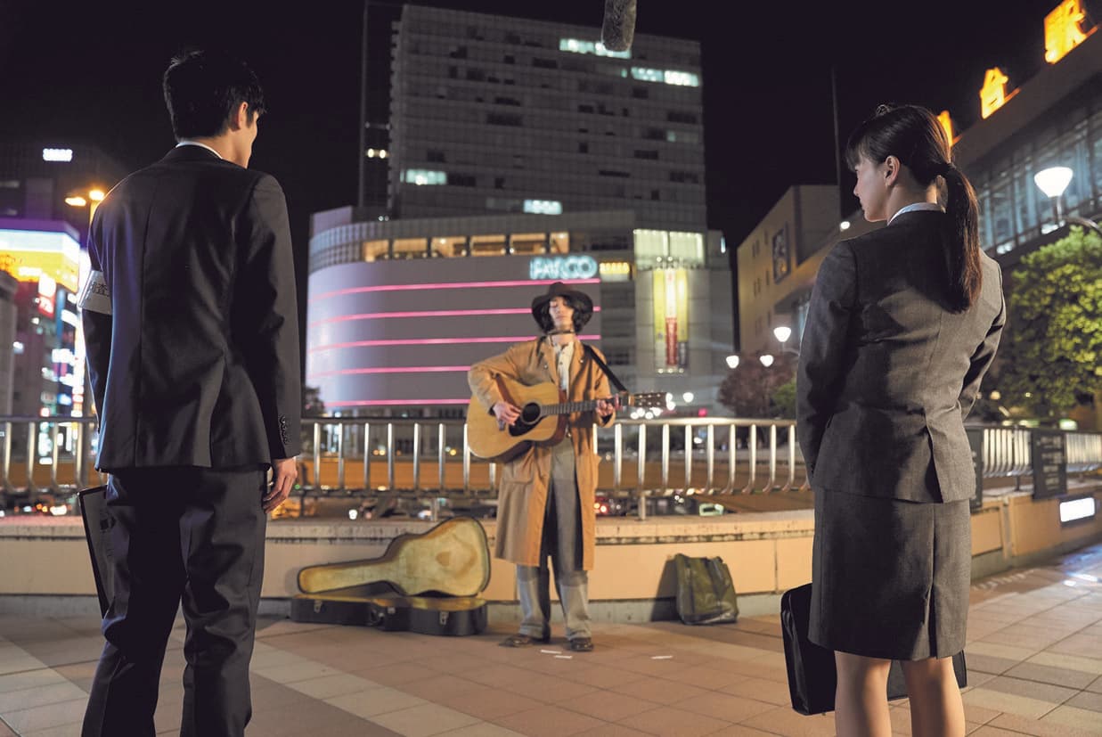 電影版《小小夜曲》透過街頭藝人這個角色，讓齊藤和義創作的主題曲貫穿其中。（天馬行空提供）