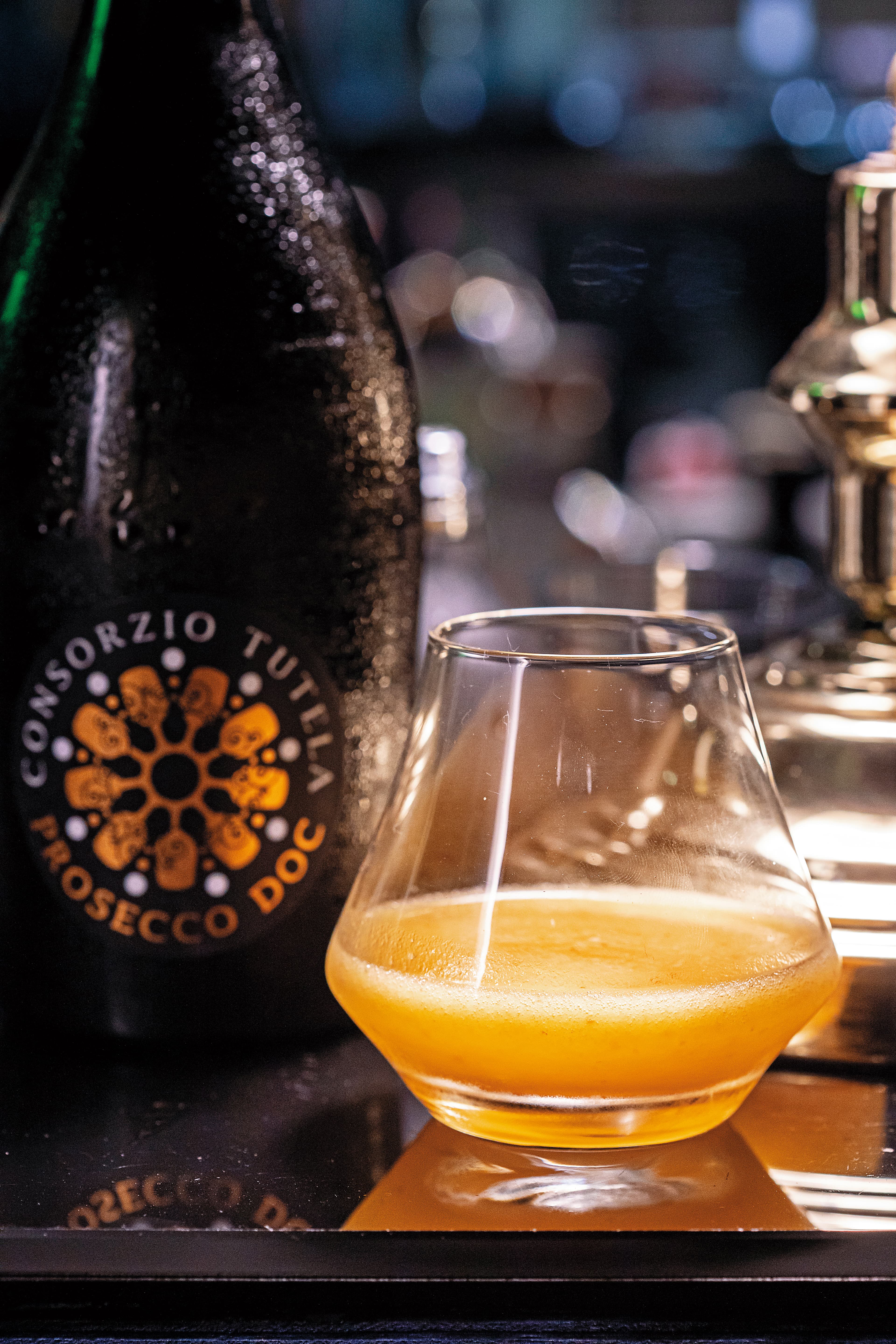 「Bellini」的現打白桃果泥經過反覆細心過濾，口感順滑。