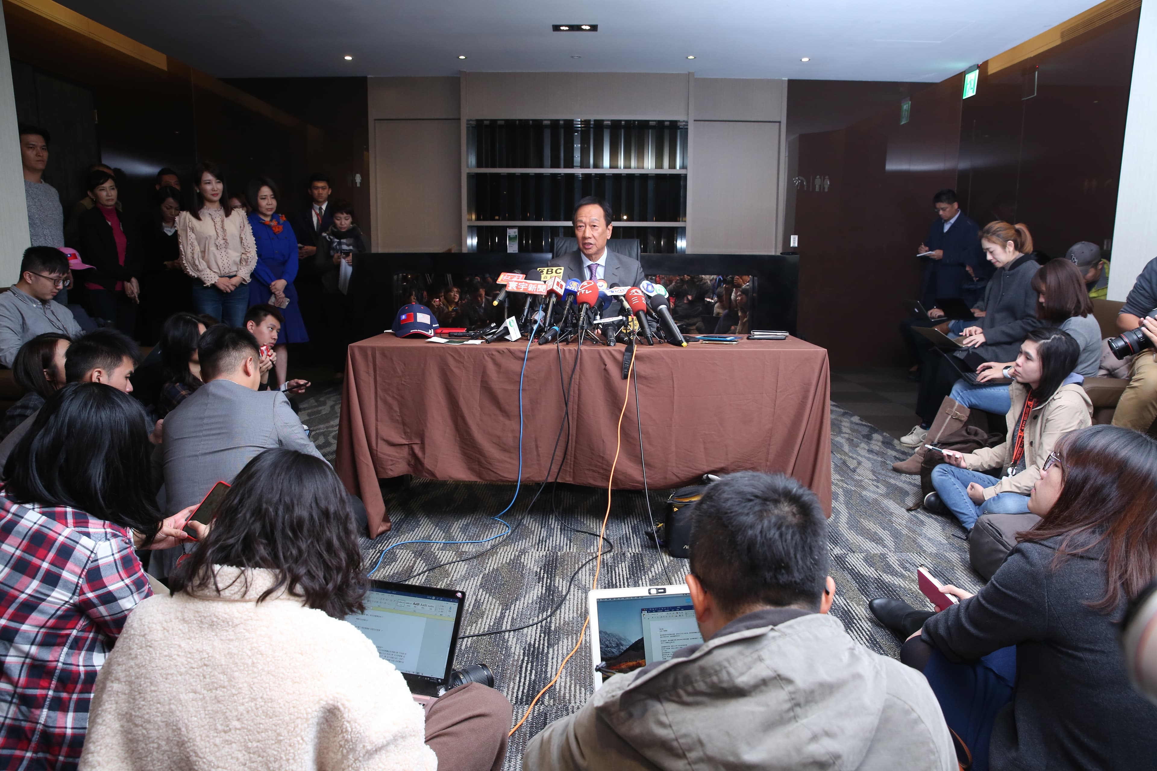 郭台銘強調，在派對中一定會見到川普，「但有沒有時間講話？講什麼我不知道。」