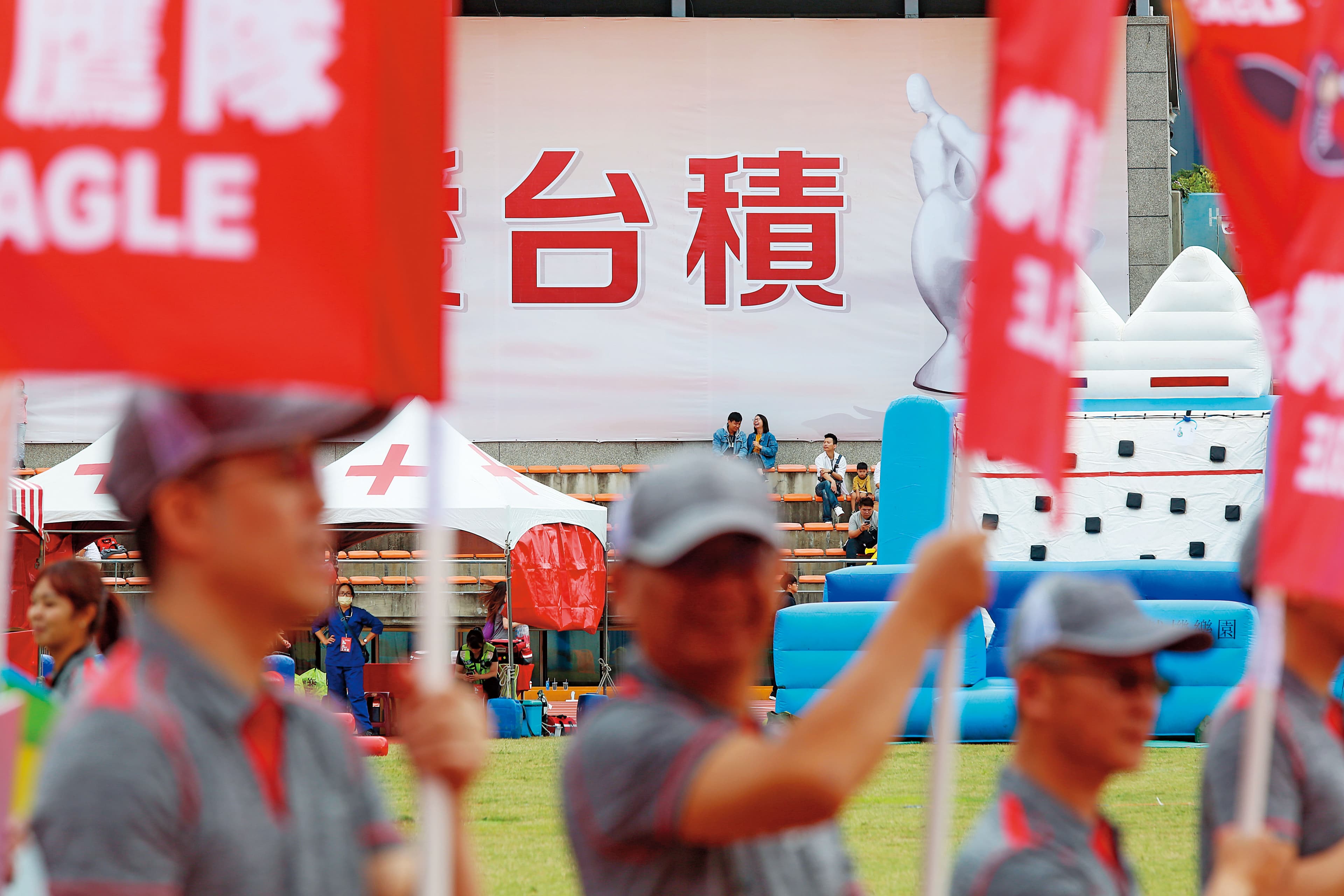 台積電漲破300元，戴柏儀分析接下來會盤整半年至1年，不建議現在追買。
