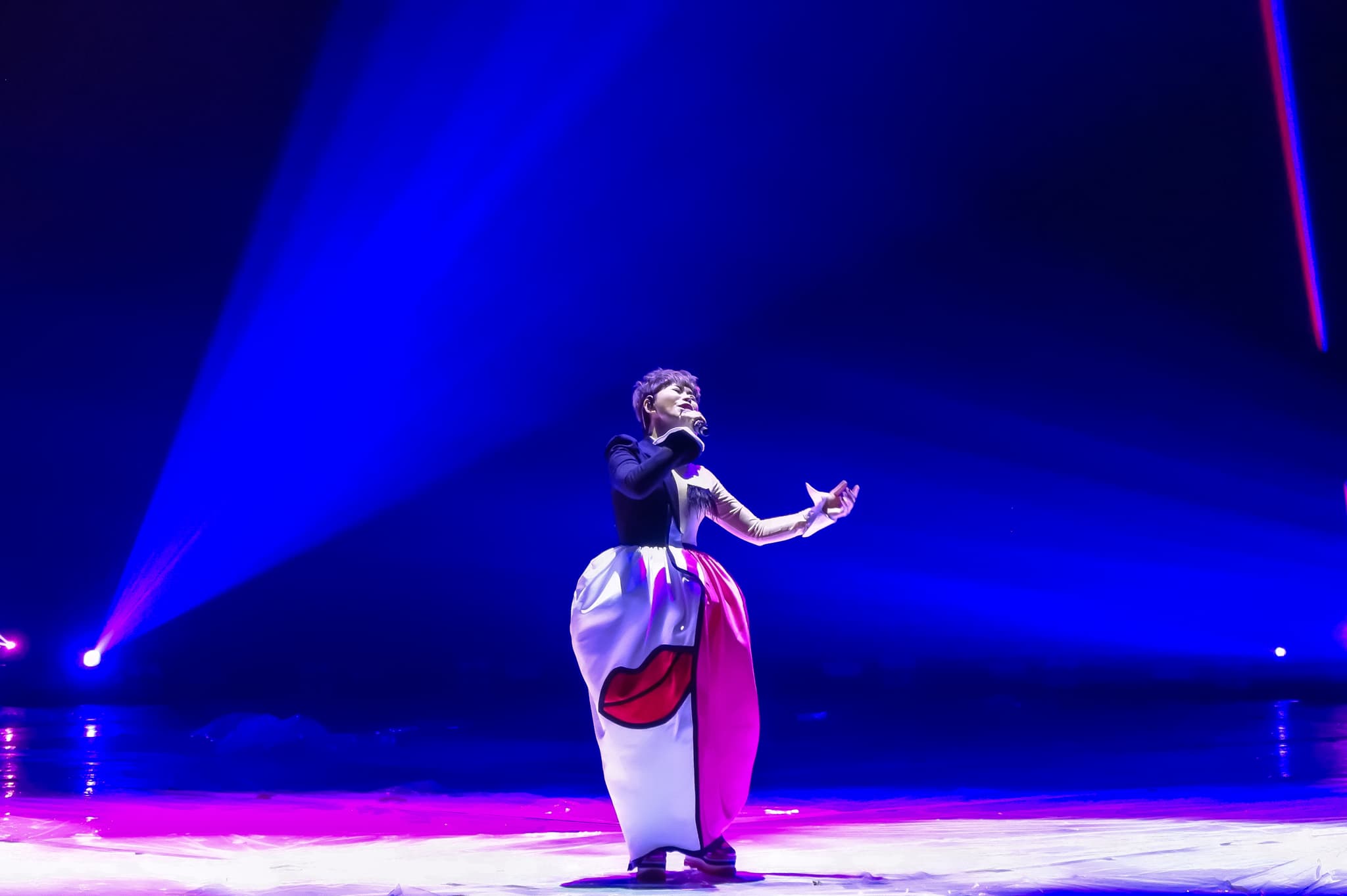 詹雅雯演唱會上更與歌迷們宣布2020年5月9日台中加演一場，希望今晚聽不夠的歌迷，一定要再買票。（寬宏藝術提供）