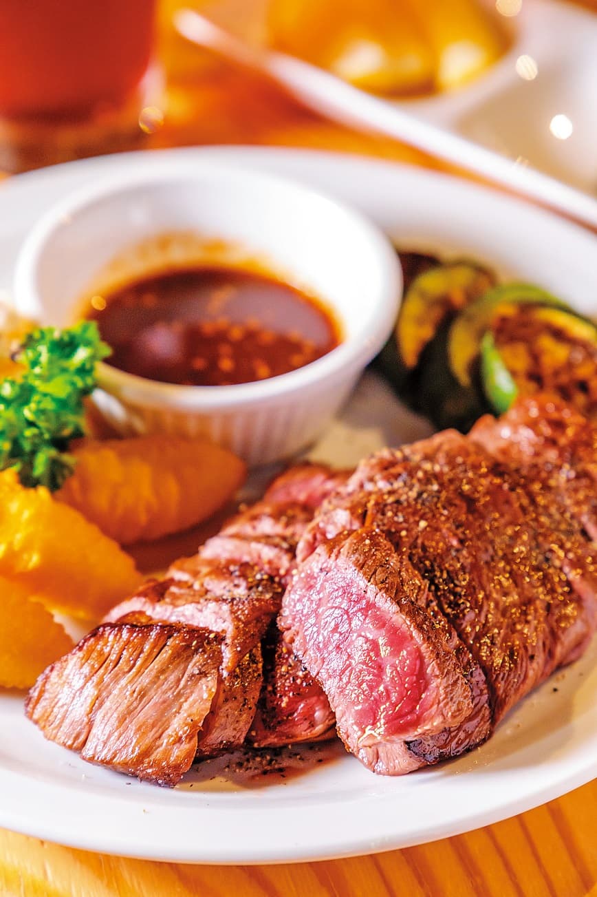 肉質鮮嫩的「藏王牛排」。（2,900日圓／份，約NT$819）
