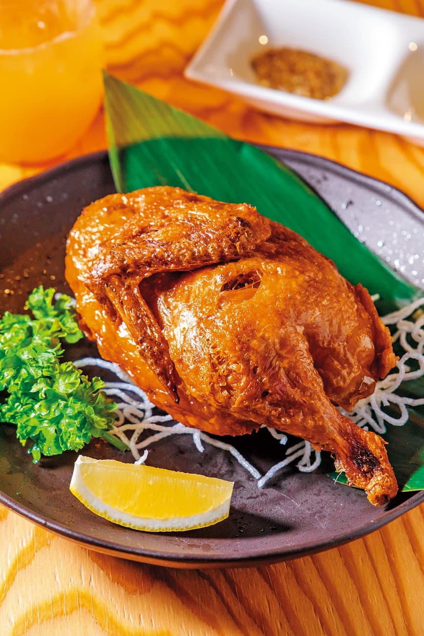 皮脆肉香的「酥炸半雞」。（1,500日圓／份，約NT$424）