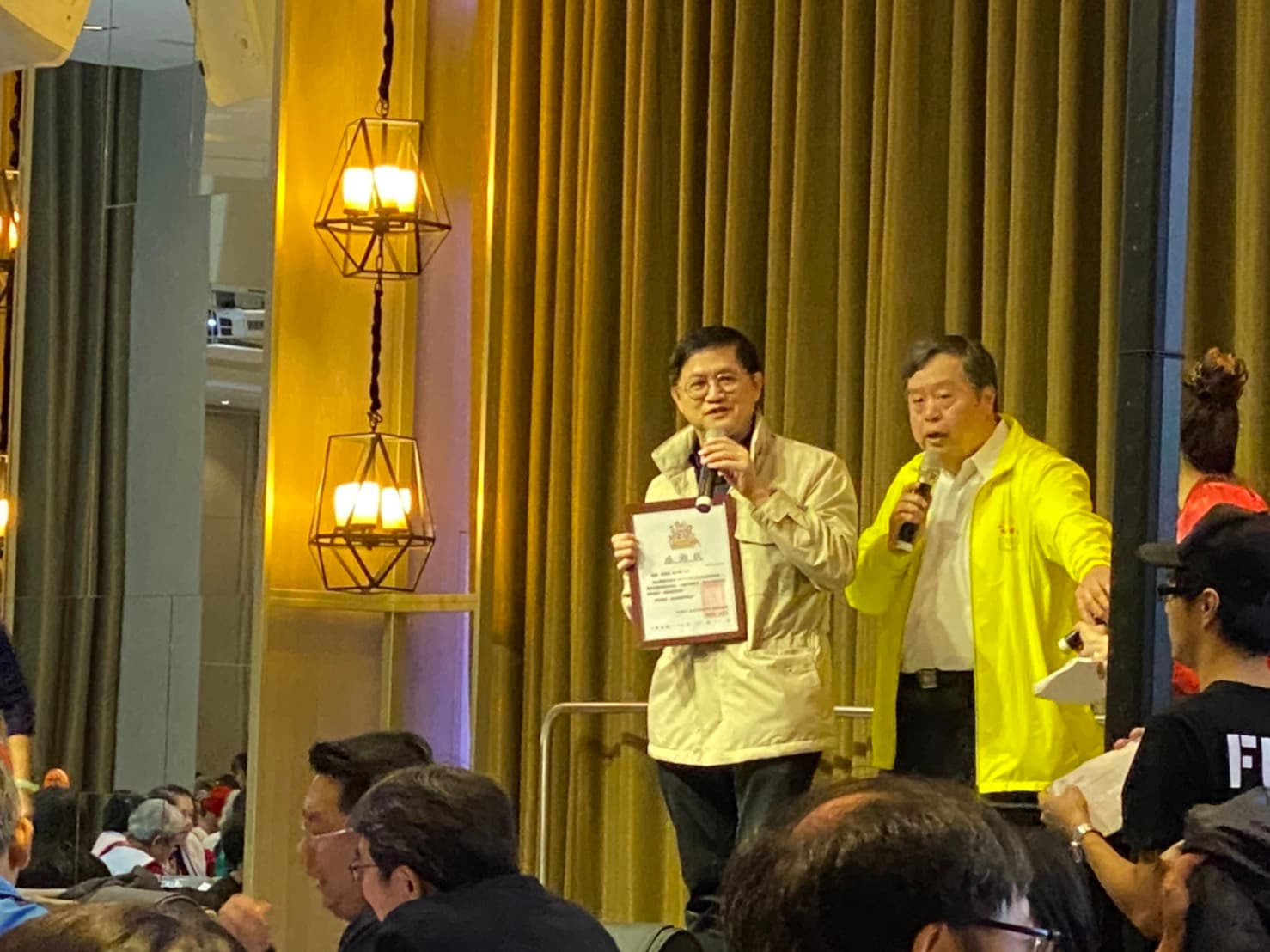 有地表最強里長之稱的台北市中正區忠勤里里長方荷生，營造社區互助已成典範，照例每年都舉辦愛心餐會。