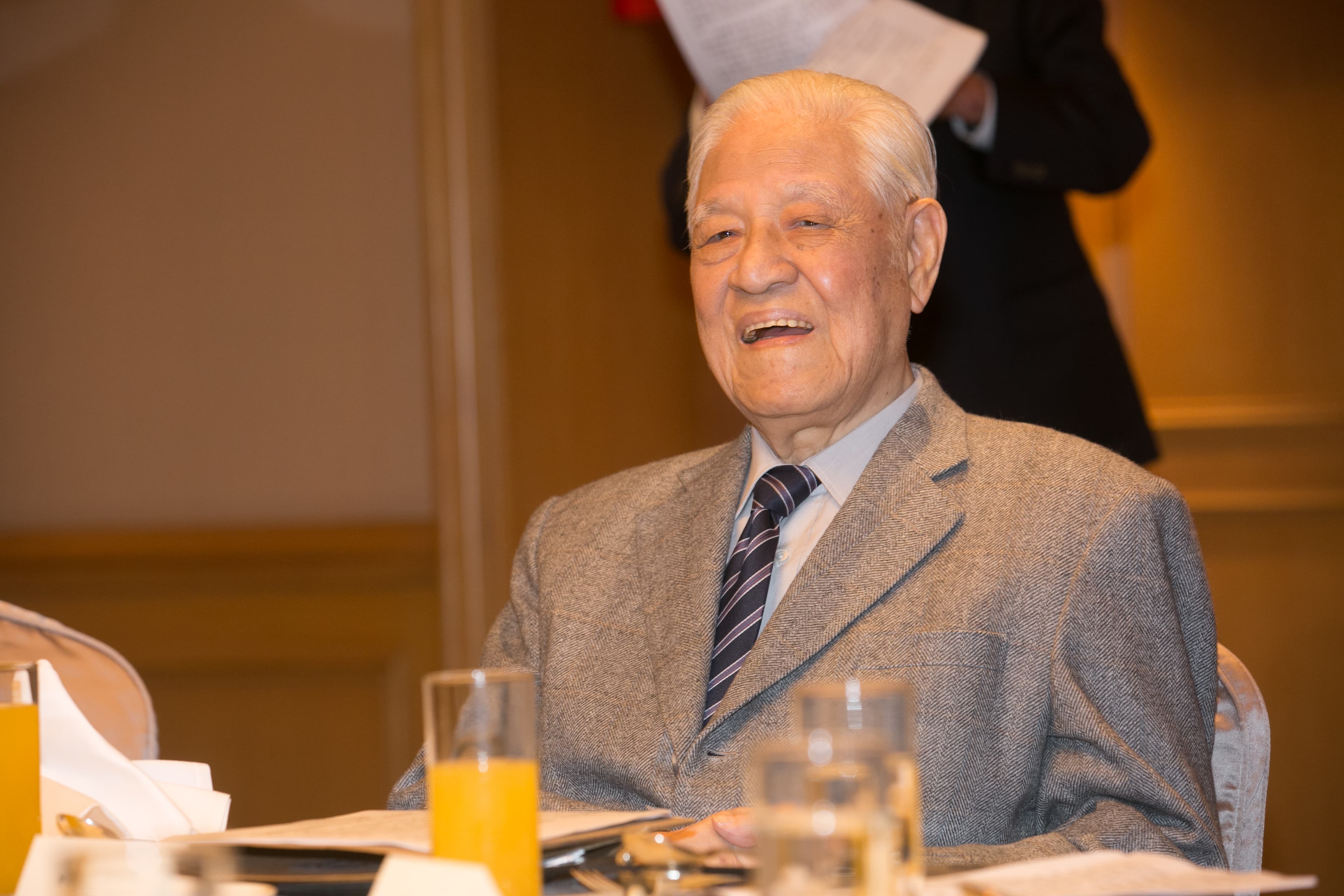 高齡97歲前總統李登輝孫女李坤儀11月底順利產下射手座的兒子，李登輝終於能抱曾外孫。
