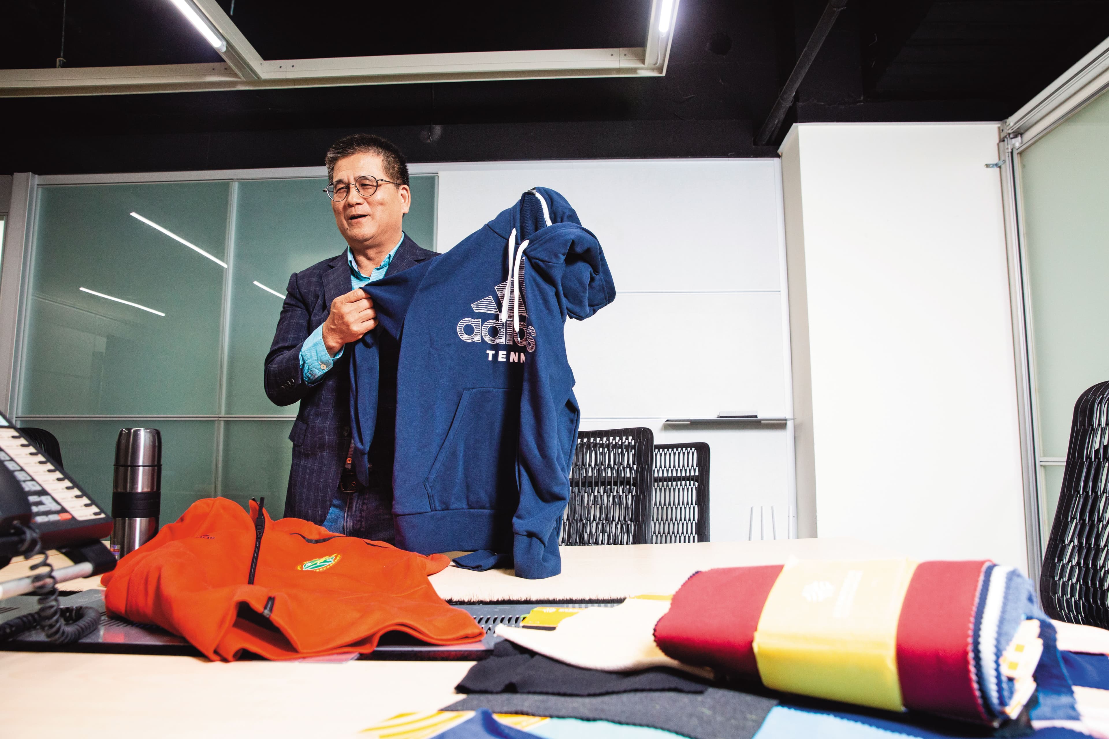 冠星作為adidas指定布料供應商已超過20年，今年更拿下NIKE訂單，明年出貨。