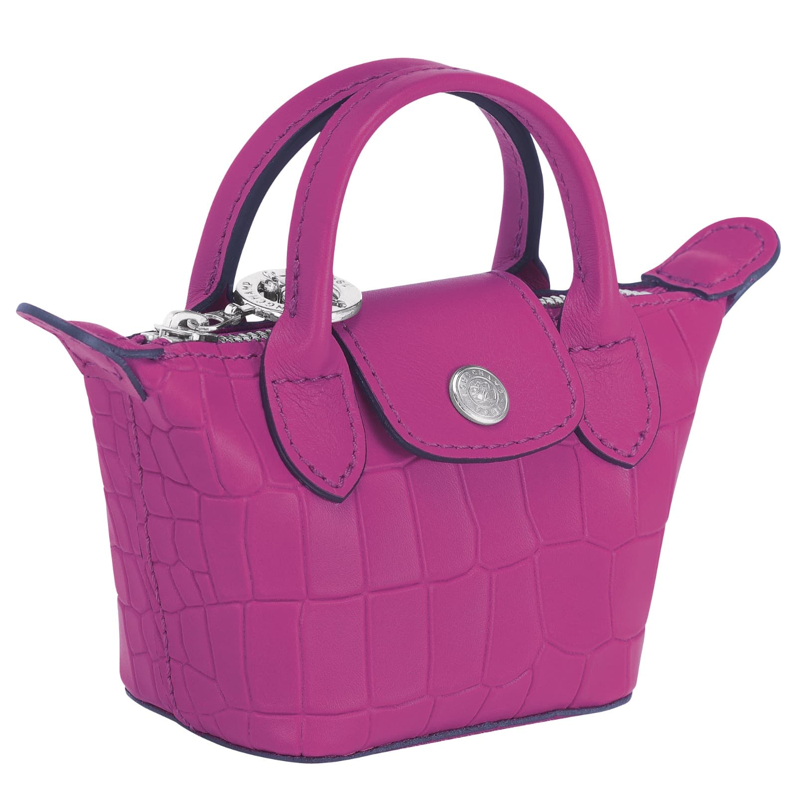 被笑稱可以裝鬼鬼腦子的LE PLIAGE CUIR CROCO系列NANO帶按扣肩背袋。NT$8,400 （LONGCHAMP提供）