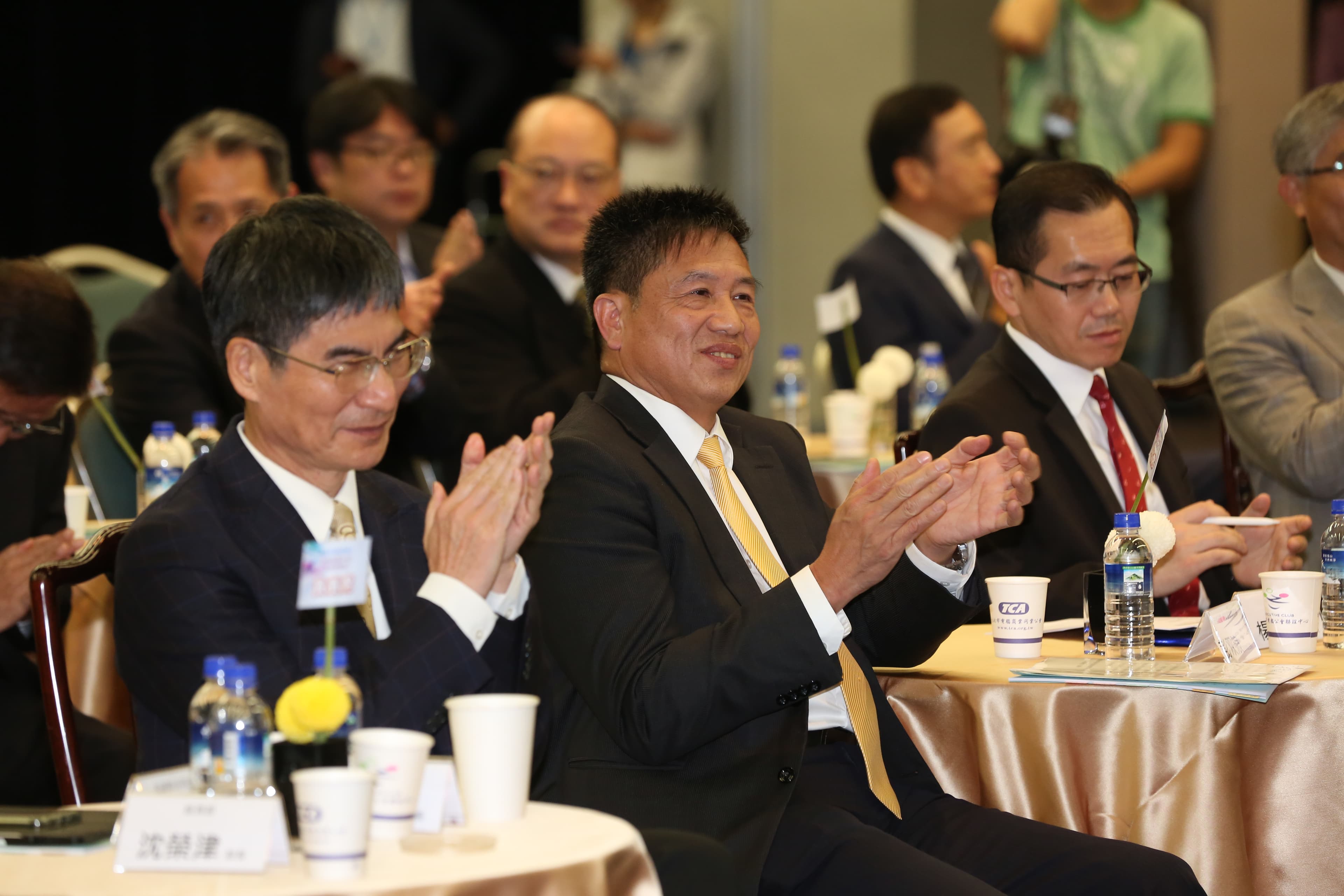 理事長大位預期將由面板大廠友達董事長彭双浪接任。