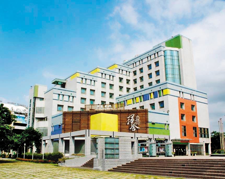 張綱維旗下的樺舍商旅高雄館年底也將歇業。（翻攝自Booking.com）