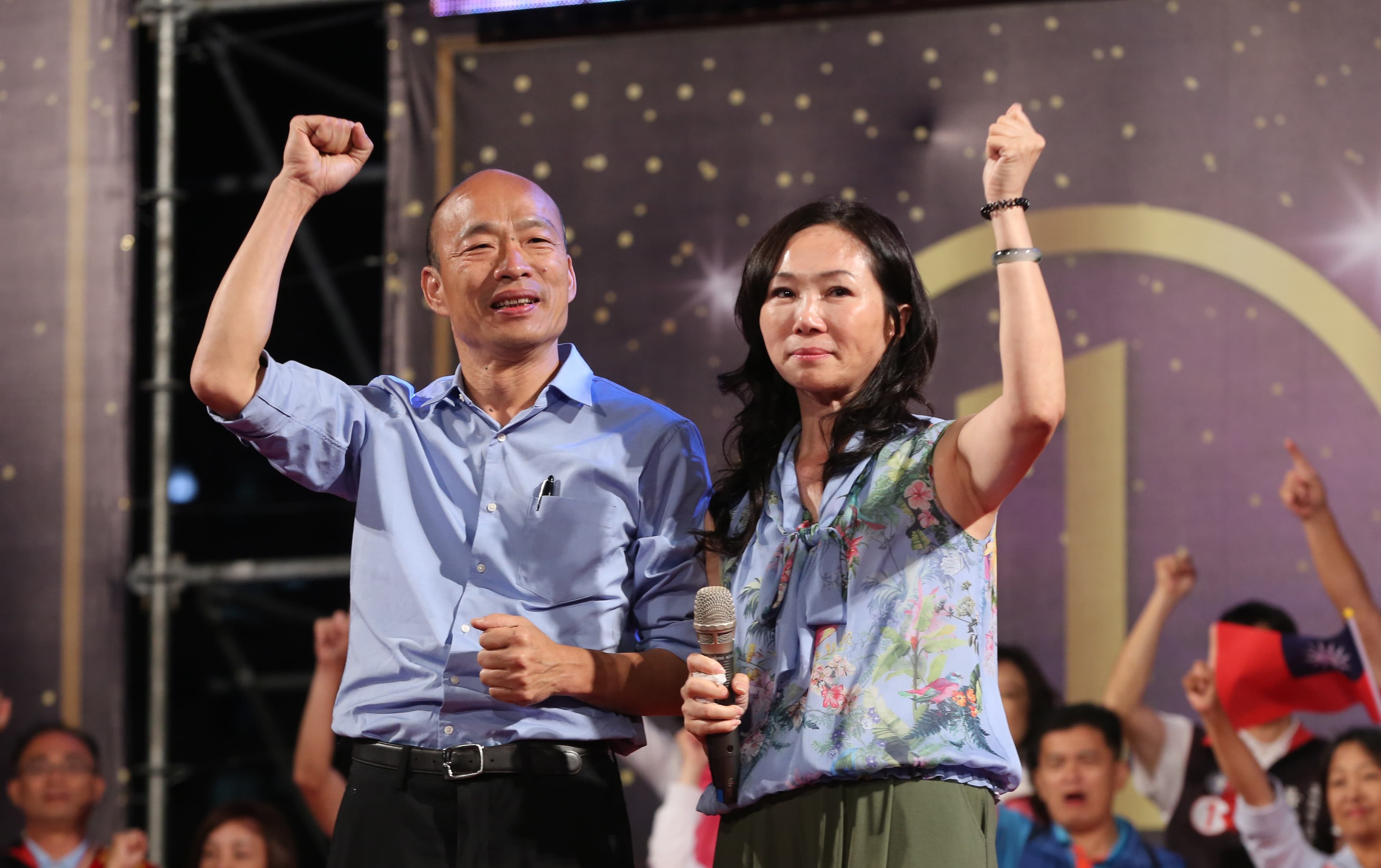 韓國瑜因為向牌咖王安莉借貸，意外讓兩人「好交情」曝光。