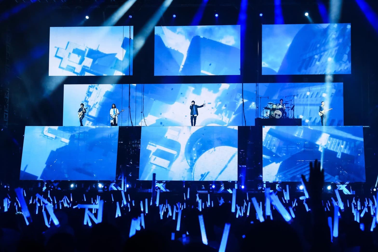 五月天將20年的音樂分成「藍色三部曲」，帶著台下歌迷一起回味經典歌曲。（相信音樂提供）