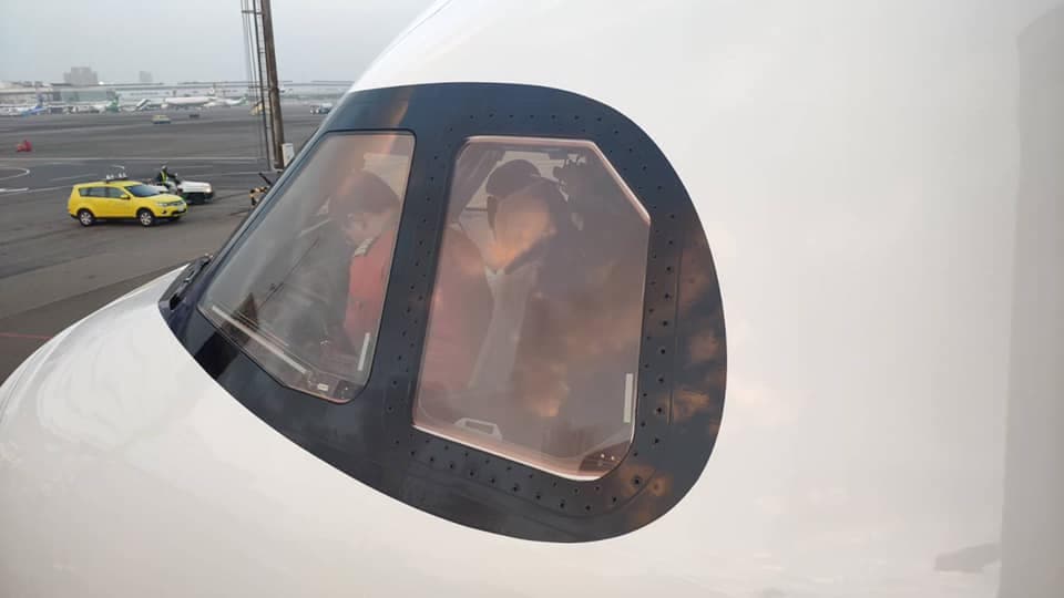 星宇航空二號機，由董事長張國煒親自駛回。（翻攝自星宇航空臉書）