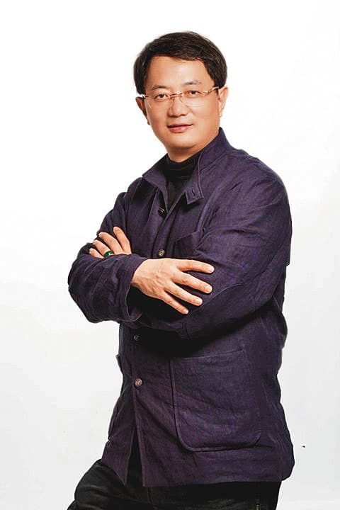 李建軍用年輕時的照片，當作新節目的宣傳照。（翻攝人體工程學李建軍教授臉書）