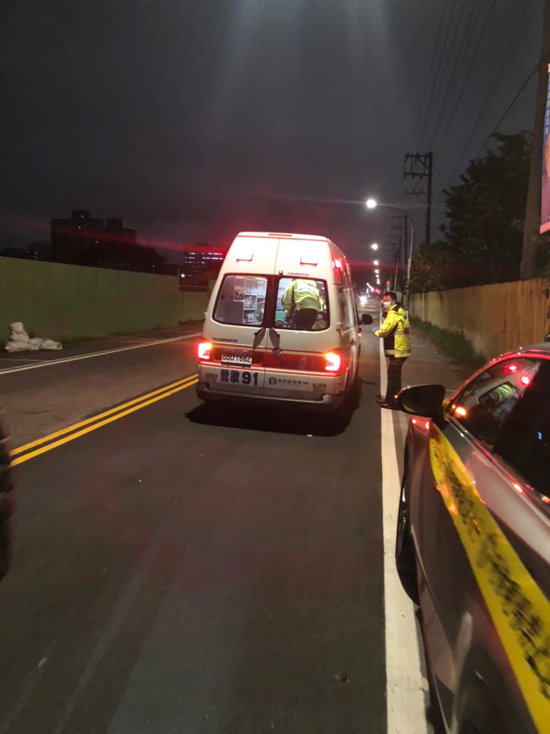 警方立即召來救護車將林送醫急救，但最後是回天乏術。（民眾提供）