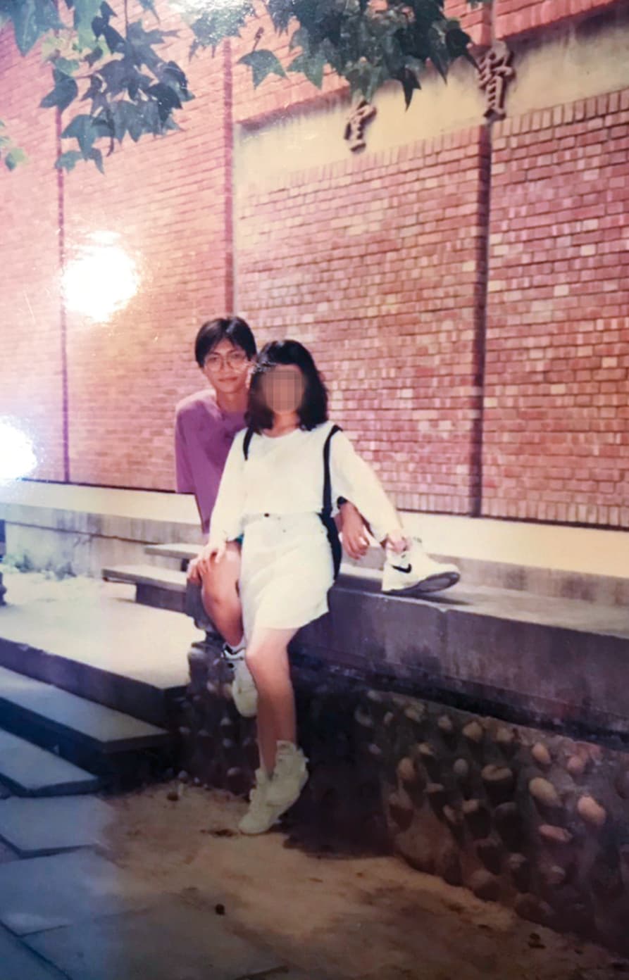 林太太（右）不滿陳綺貞裝無辜，打臉她的聲明並表態：「什麼錯愕？我才傻眼貓咪！我跟小孩才是最大的受害者！」強調自己的老公（左）愛上她後就變了。（讀者提供）