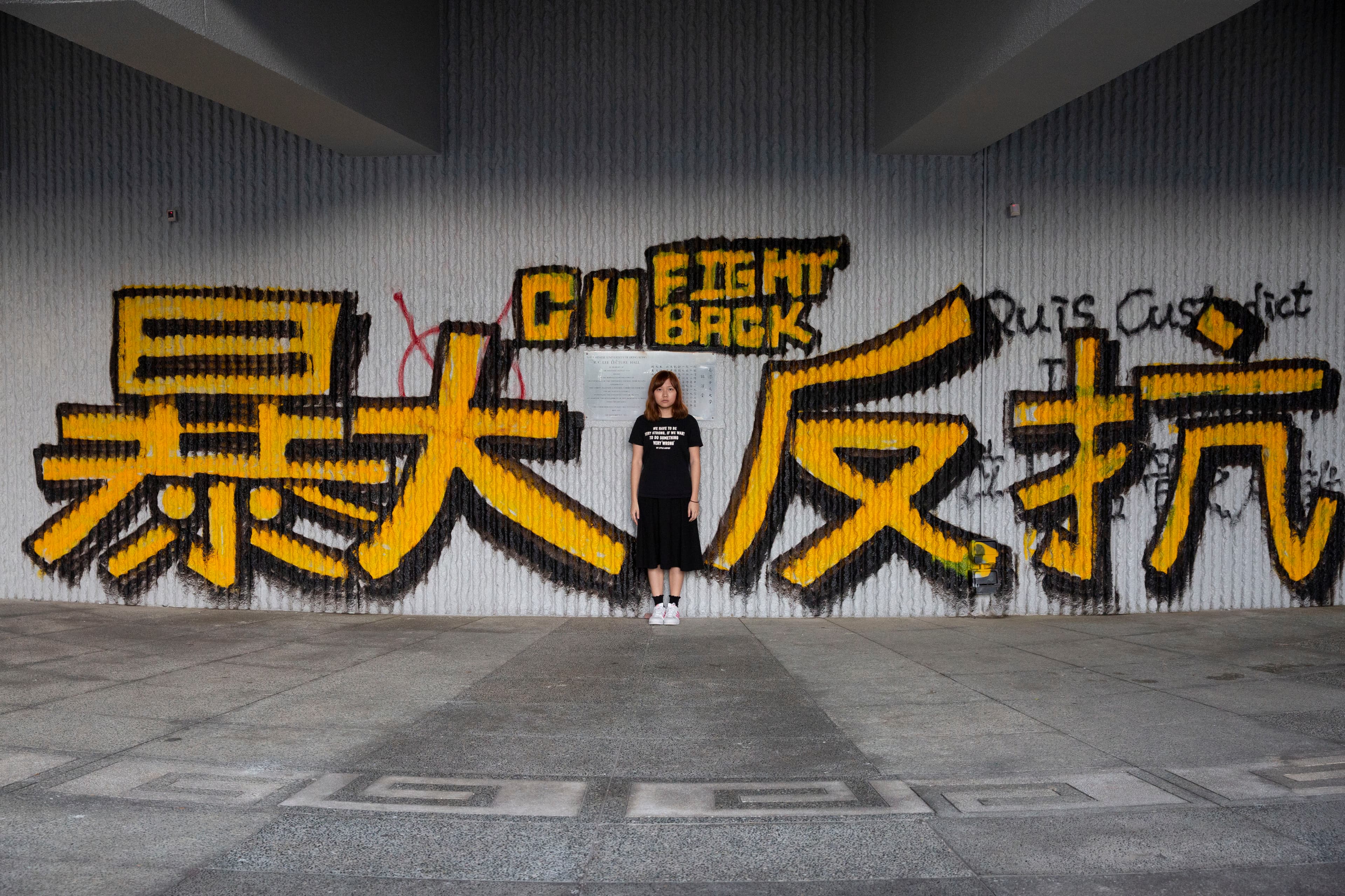 香港中文大學被戲稱為「暴徒大學」或「暴大」，校園充滿反抗意象塗鴉。