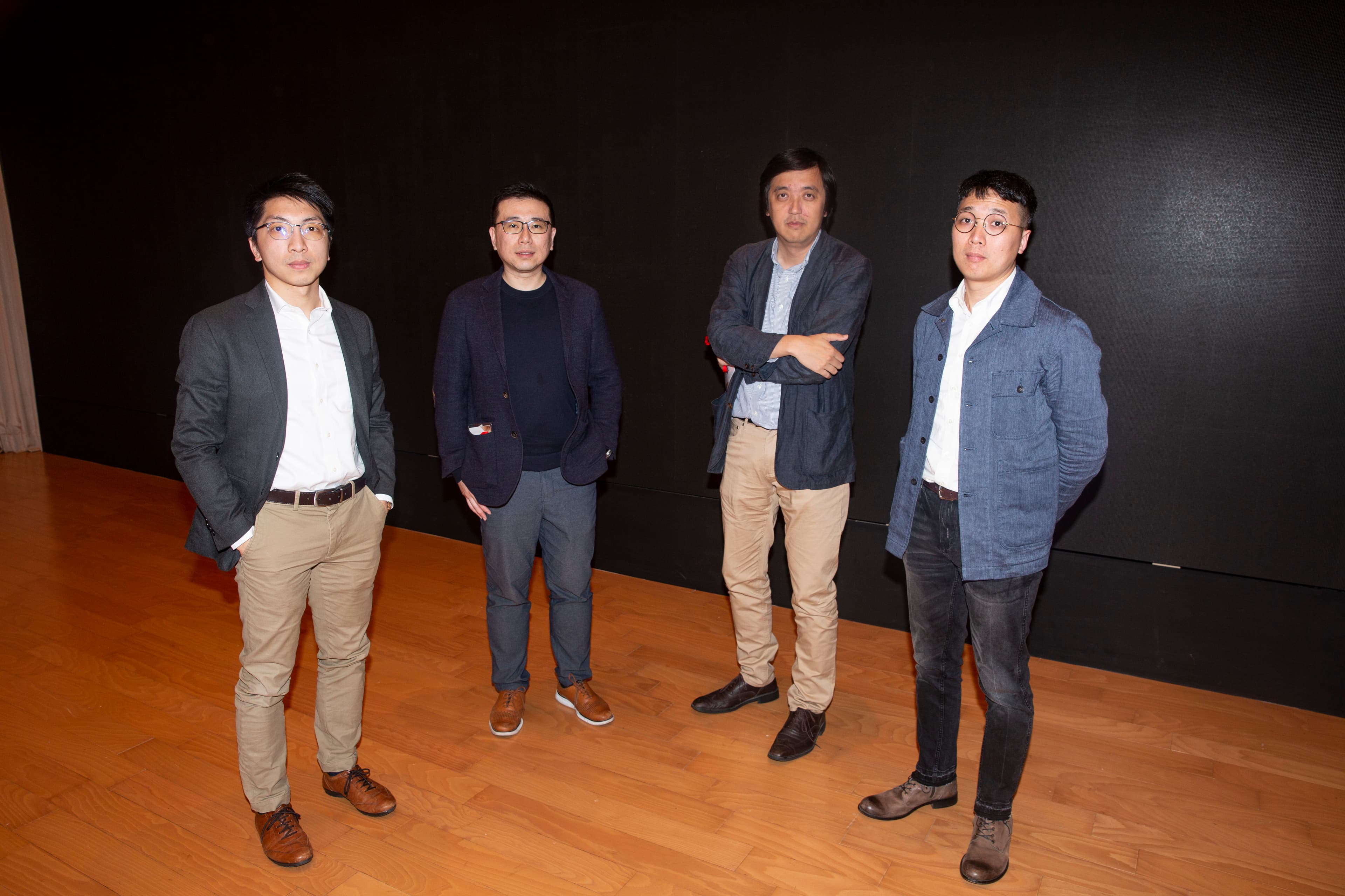 香港學者（左起）袁瑋熙、鄭煒、李立峯、鄧鍵一共同主持抗爭現場民調計畫。（王漢順攝）