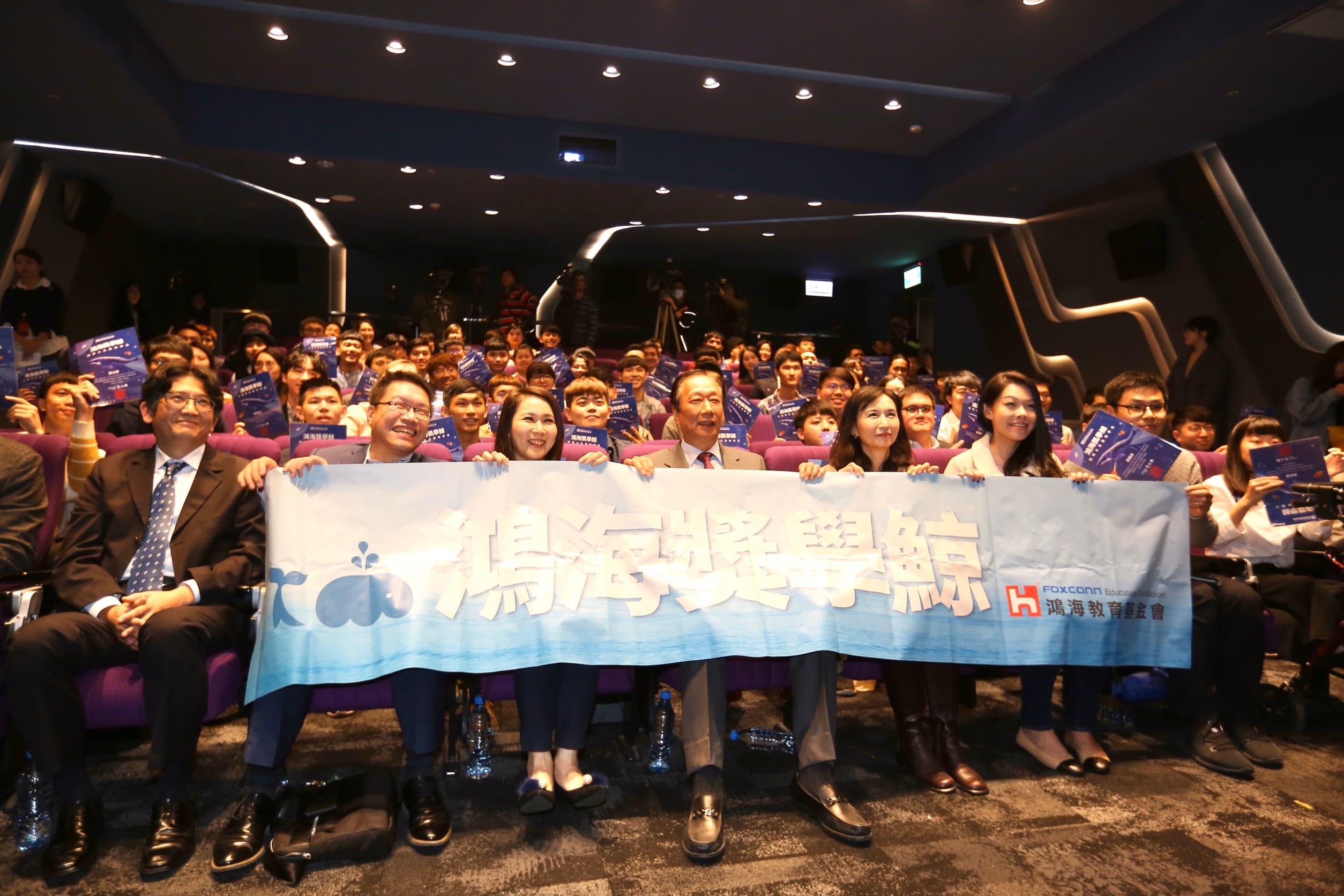已經舉辦第三屆的鴻海獎學鯨，今年新增碩博土生名額，共計頒發330位得獎者。