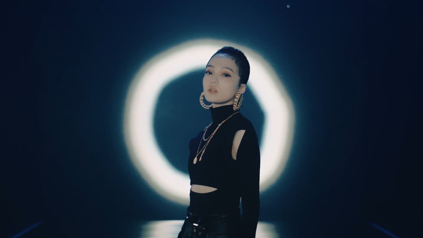  〈我〉MV中，張韶涵連換四種風格各異的造型。（心喜文化提供）