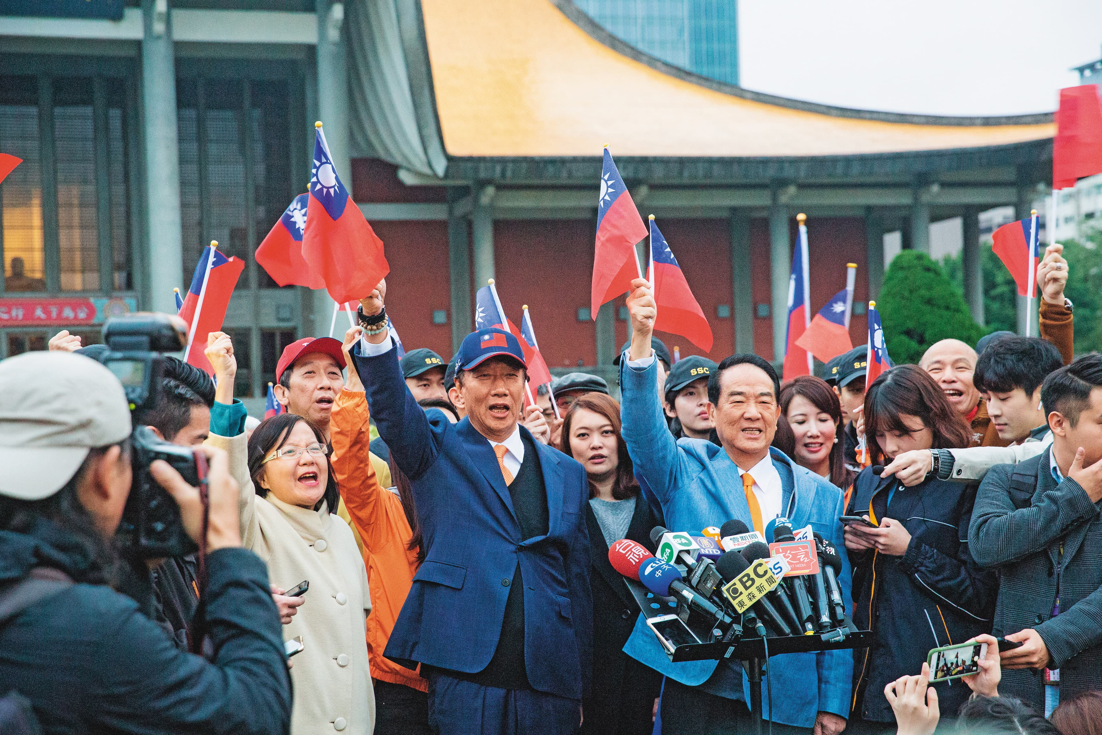 宋楚瑜再次披掛上陣選總統，在郭台銘全力加持下，盼能協助親民黨跨過政黨票門檻。