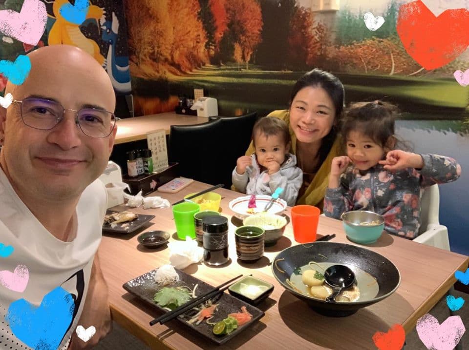 吳鳳愛台灣愛到娶台灣老婆，還歸化成中華民國籍。（翻攝自吳鳳臉書）