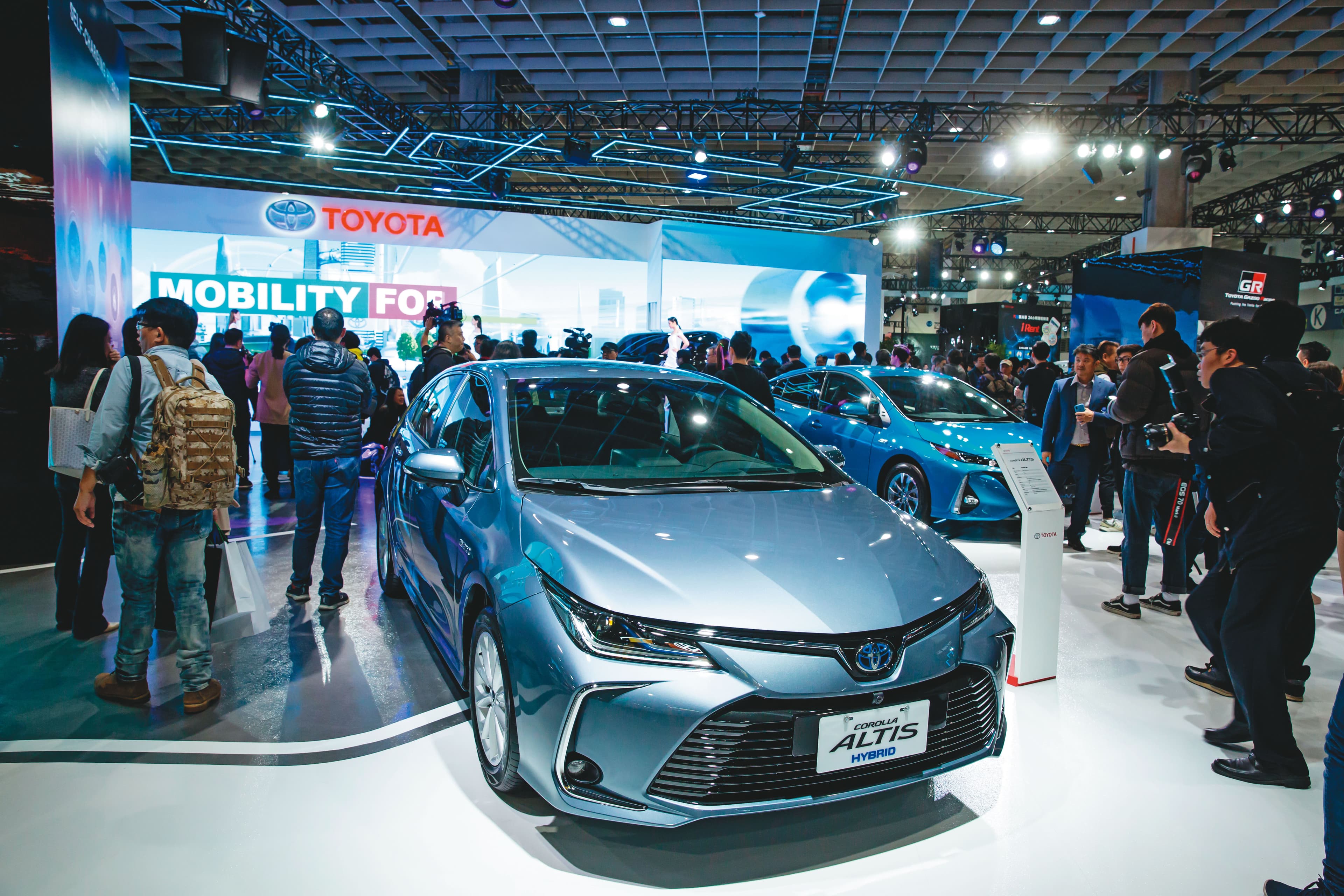 謝祖武實際到展間賞車觀察，發現TOYOTA車款客源廣、口碑好，增強他買進代理商和泰車股票的信心。