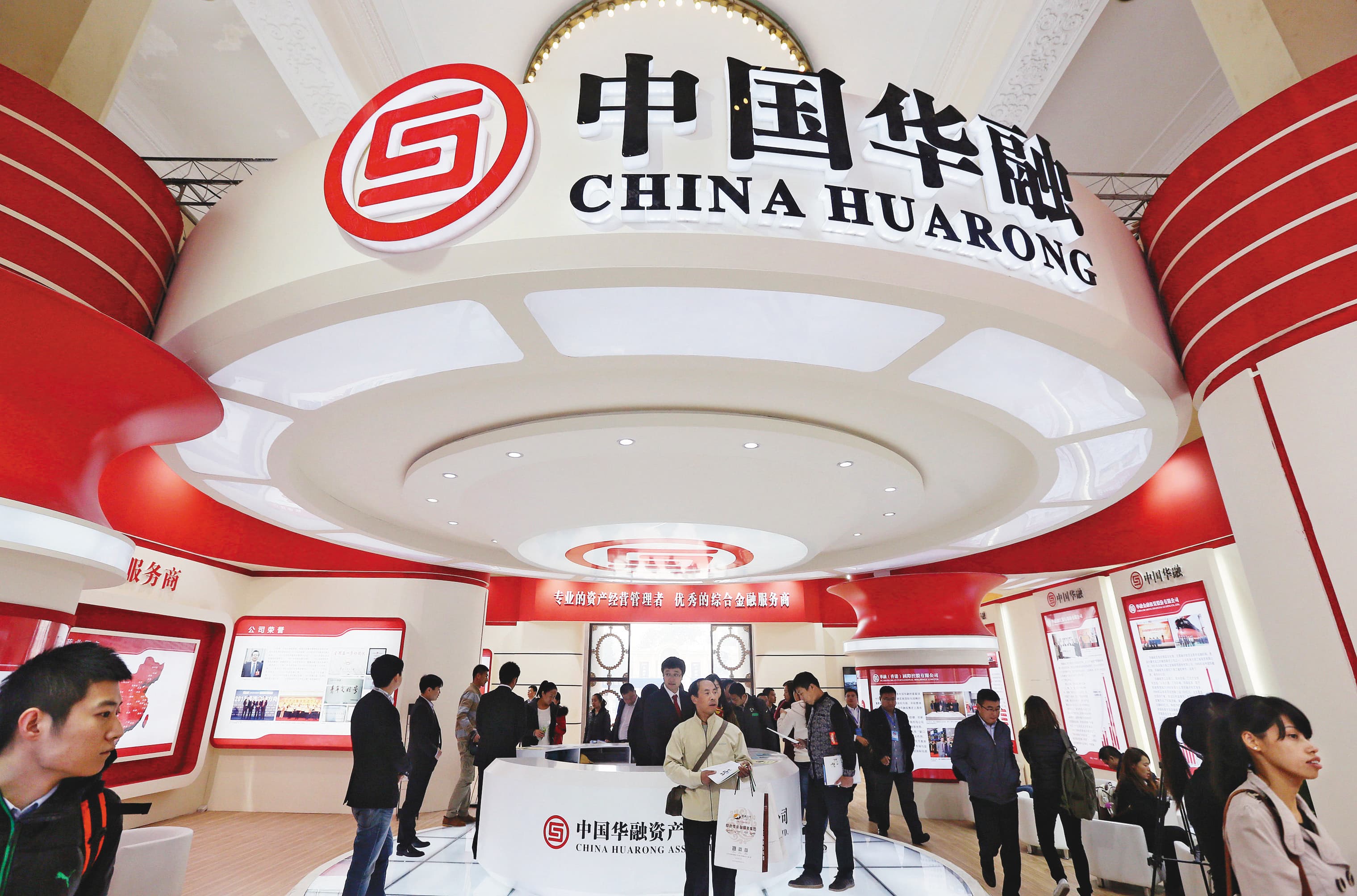 中國經濟是否硬著陸及地方債問題，是未來1年值得留意的投資風險。（達志影像）