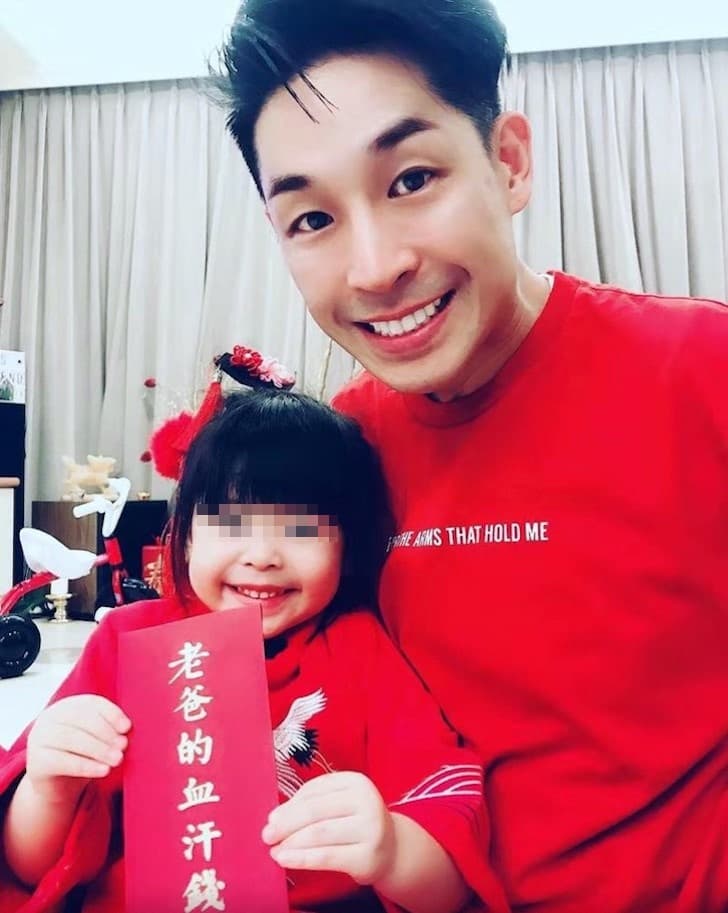 藍鈞天每年過年都把女兒收到的紅包妥善保管紀錄。（圖／故事工廠提供）
