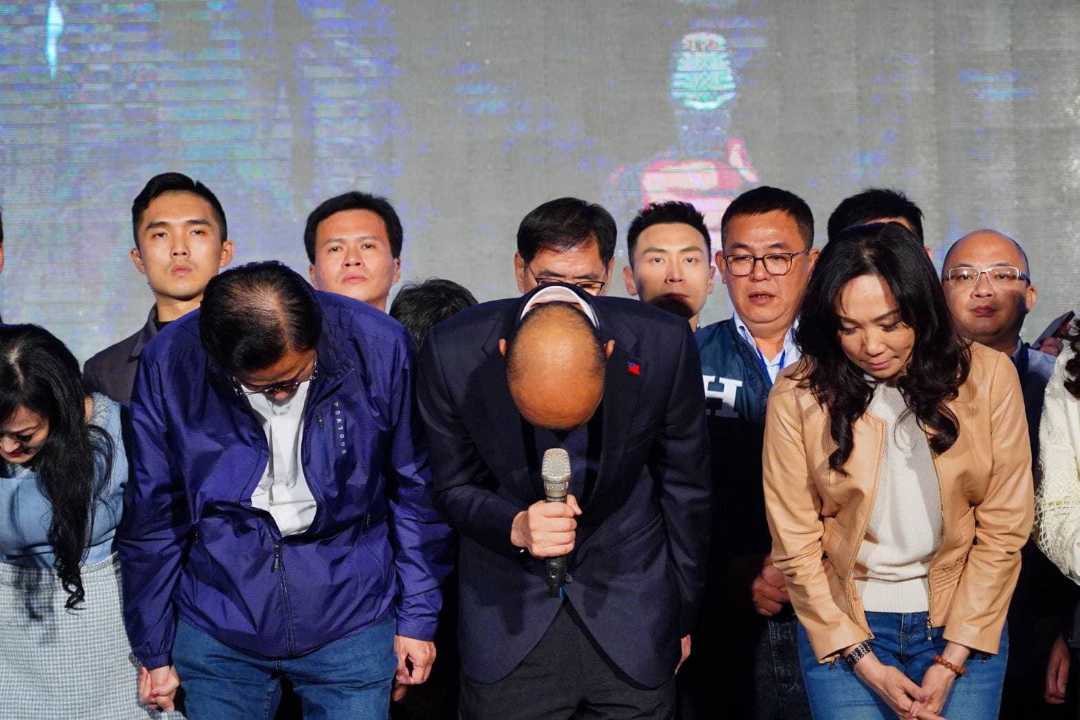 針對臨時取消國際記者會，韓國瑜稱韓粉快失控，希望對方冷靜。