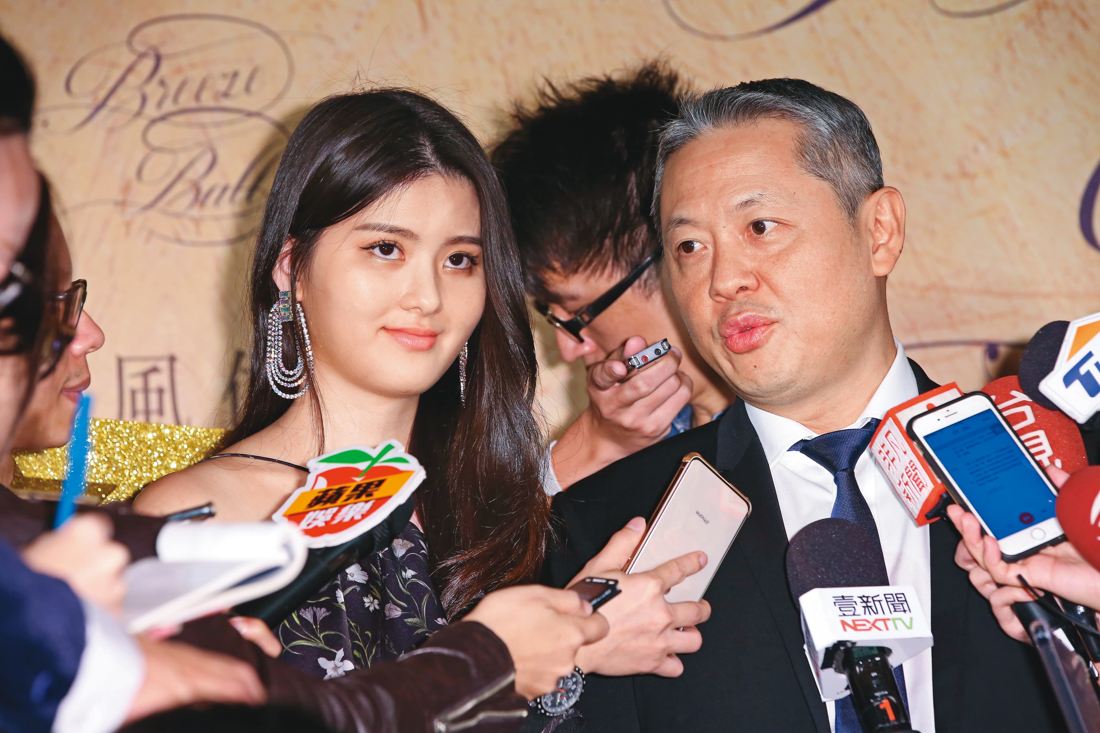 媒體一片狂捧孫芸芸的女兒（左），但如果近看、看久後，其實她長得比較有爸爸（右）的神韻。
