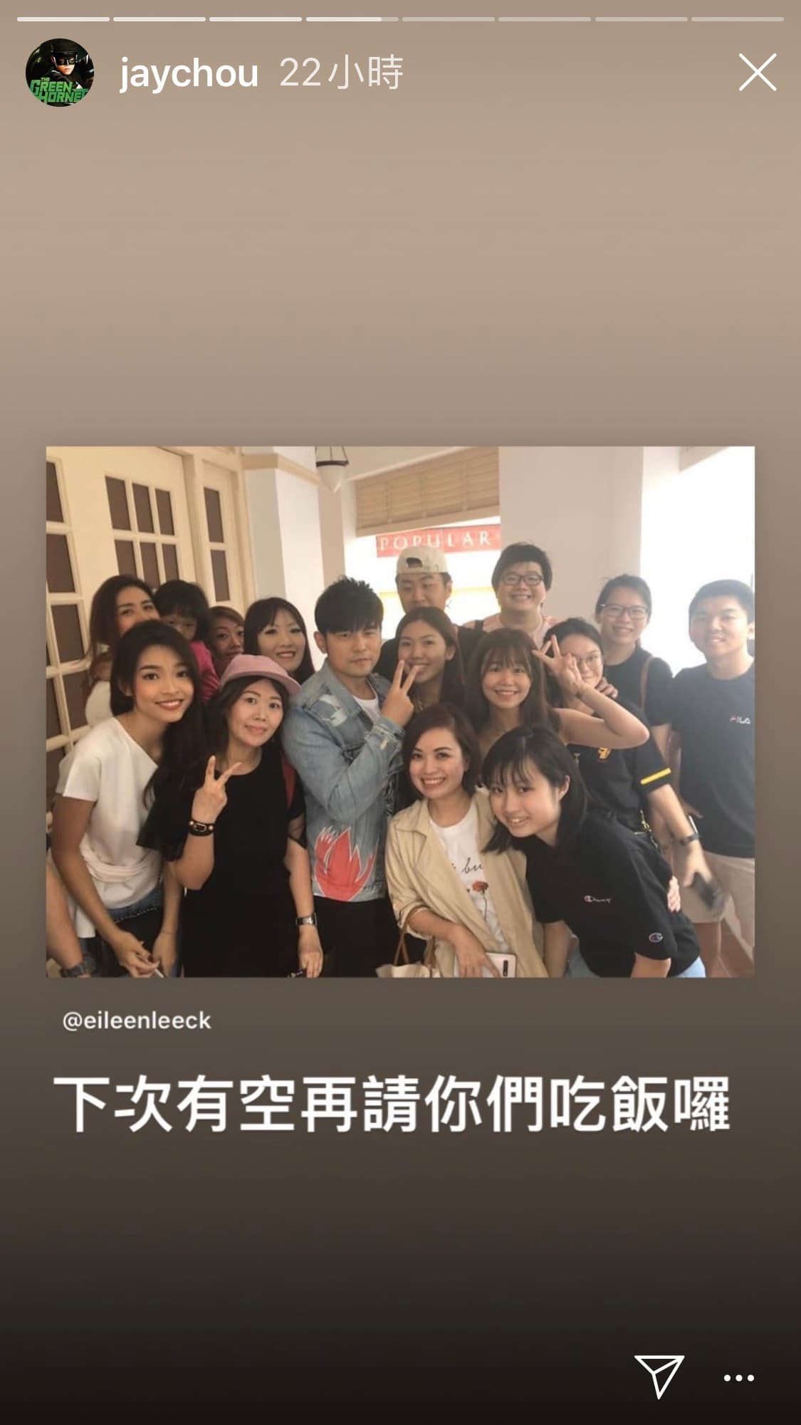 周杰倫寵粉無極限，不僅買單美食還大方與粉絲握手、合照。（翻攝自周杰倫IG）