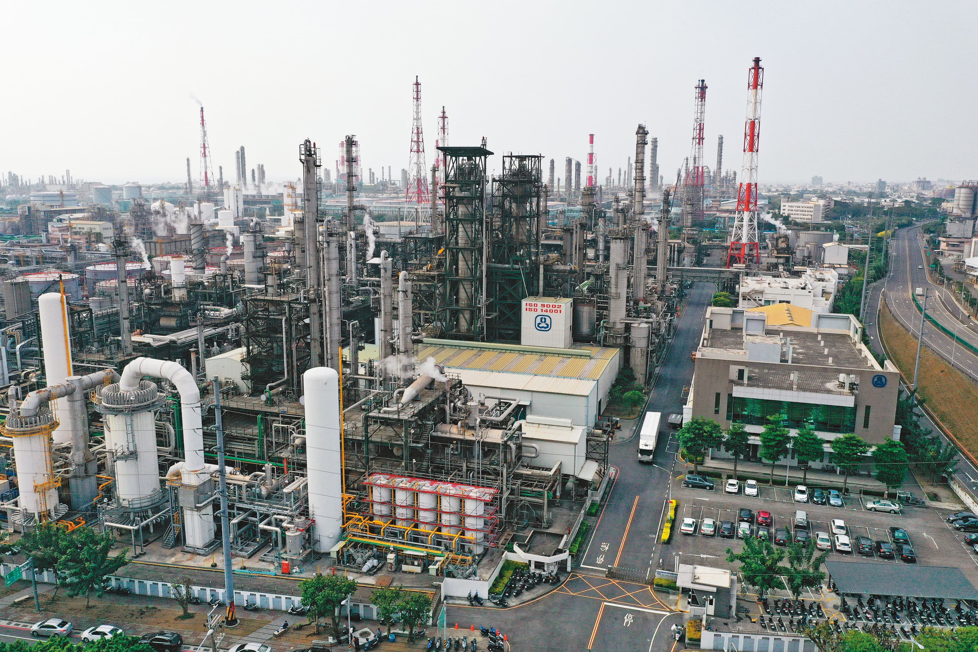 信昌化主力生產酚、酮等石化原料，近年為市場割喉戰所苦。圖為信昌化林園廠區。
