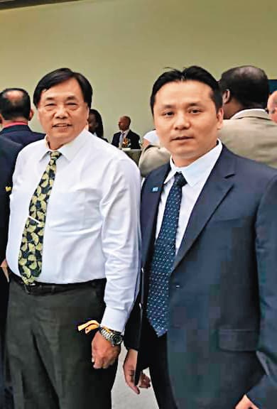 許東雄（左）曾正宗（右）遭控害前員工揹上前科，卻不聞不問。（曾正宗臉書）