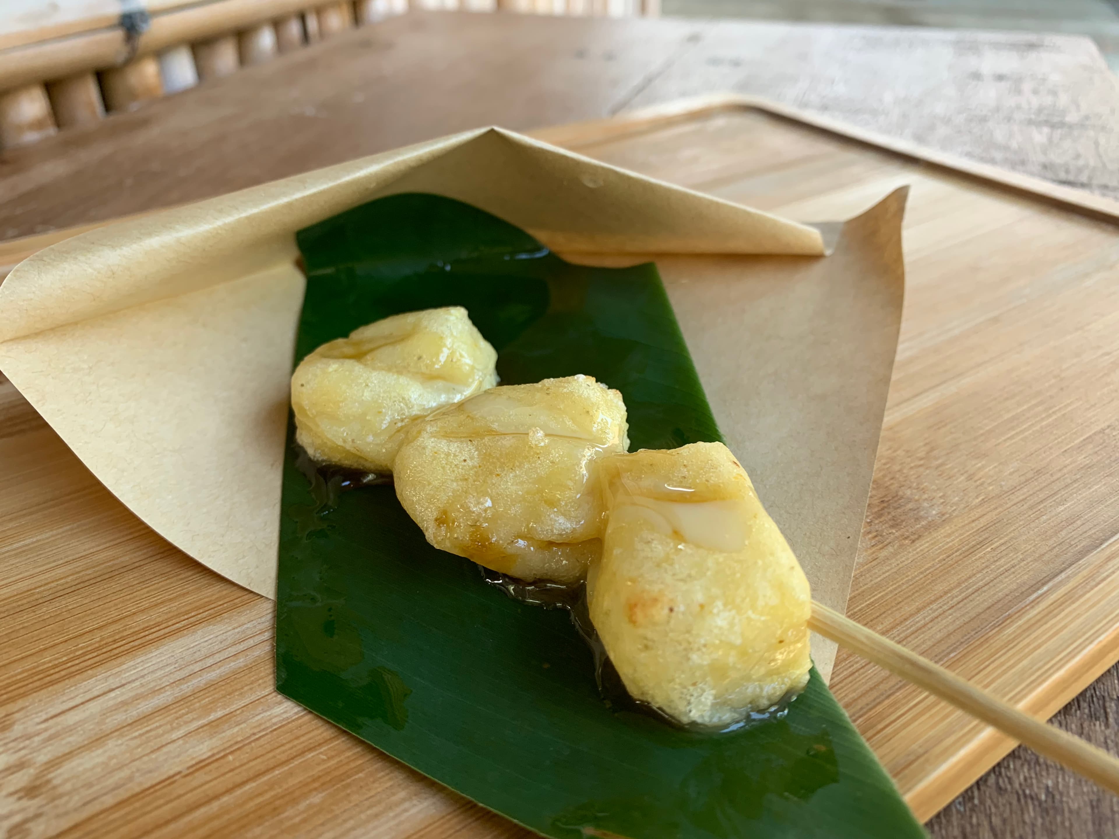 淋上黑糖煉乳醬的「小米麻糬」，蜜甜軟Ｑ。（35元／份）