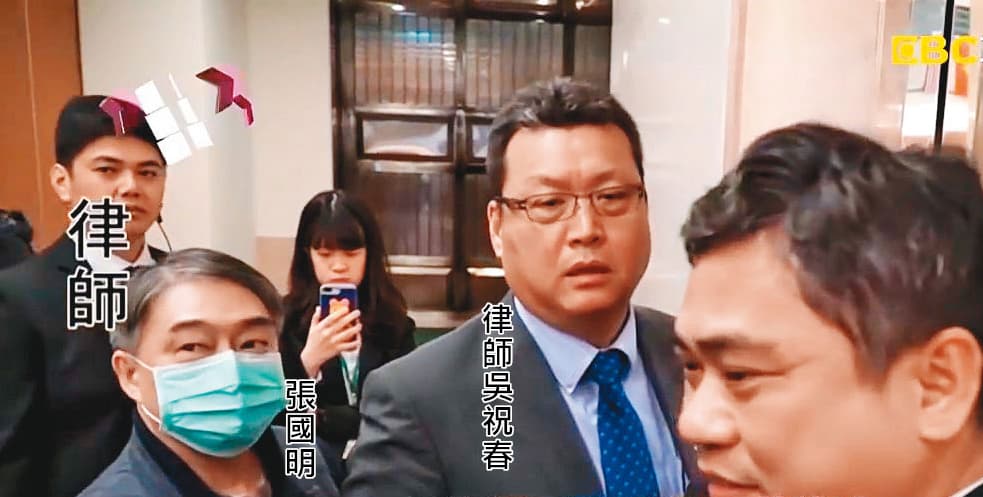 長榮集團奪權戰在2018年12月爆發嚴重衝突，張國明要帶律師吳祝春開會遭拒。（翻攝自東森財經新聞）
