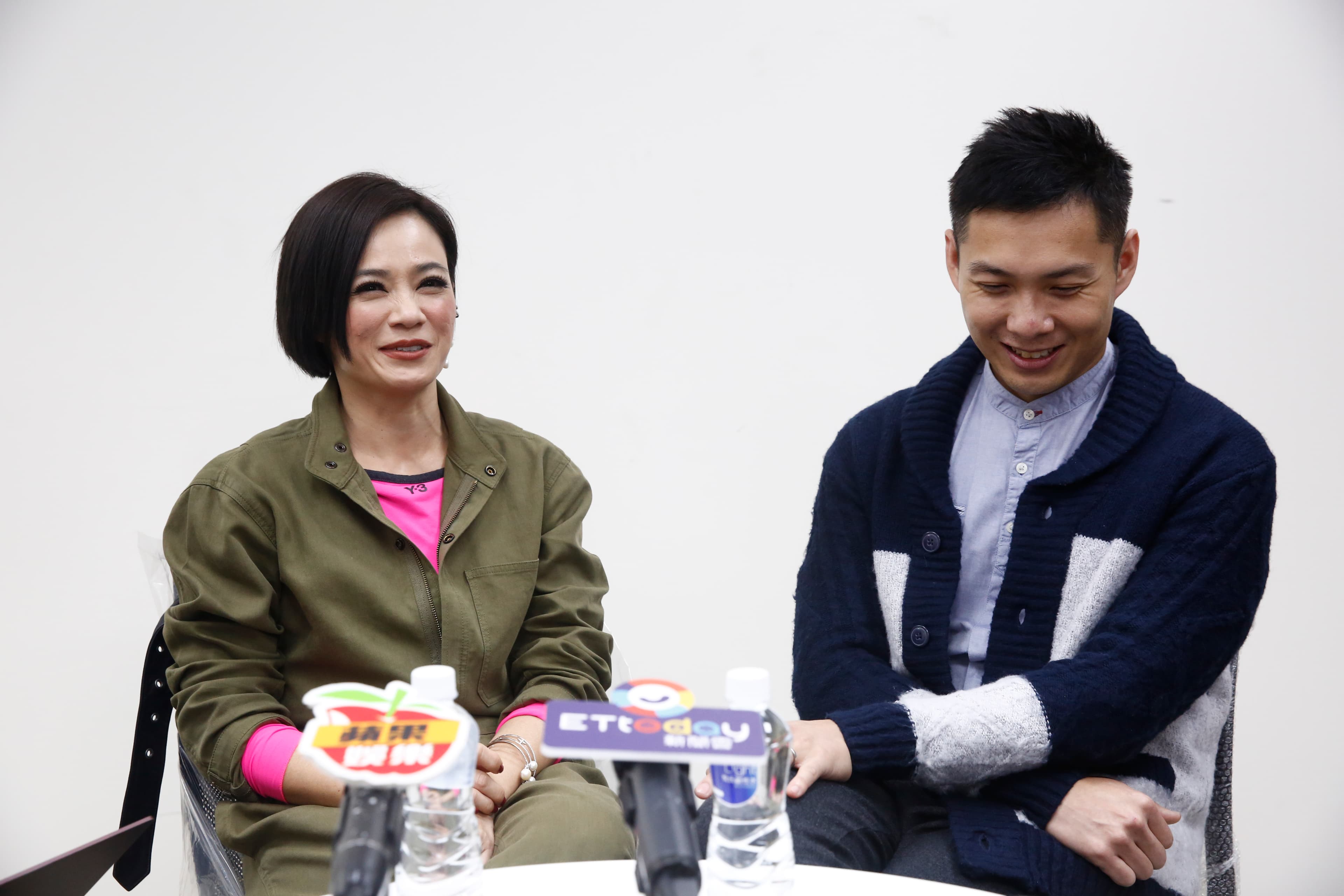 與媒體訪談時，陳哲藝與楊雁雁頗有默契，陳哲藝偶爾還會小虧一下楊雁雁。