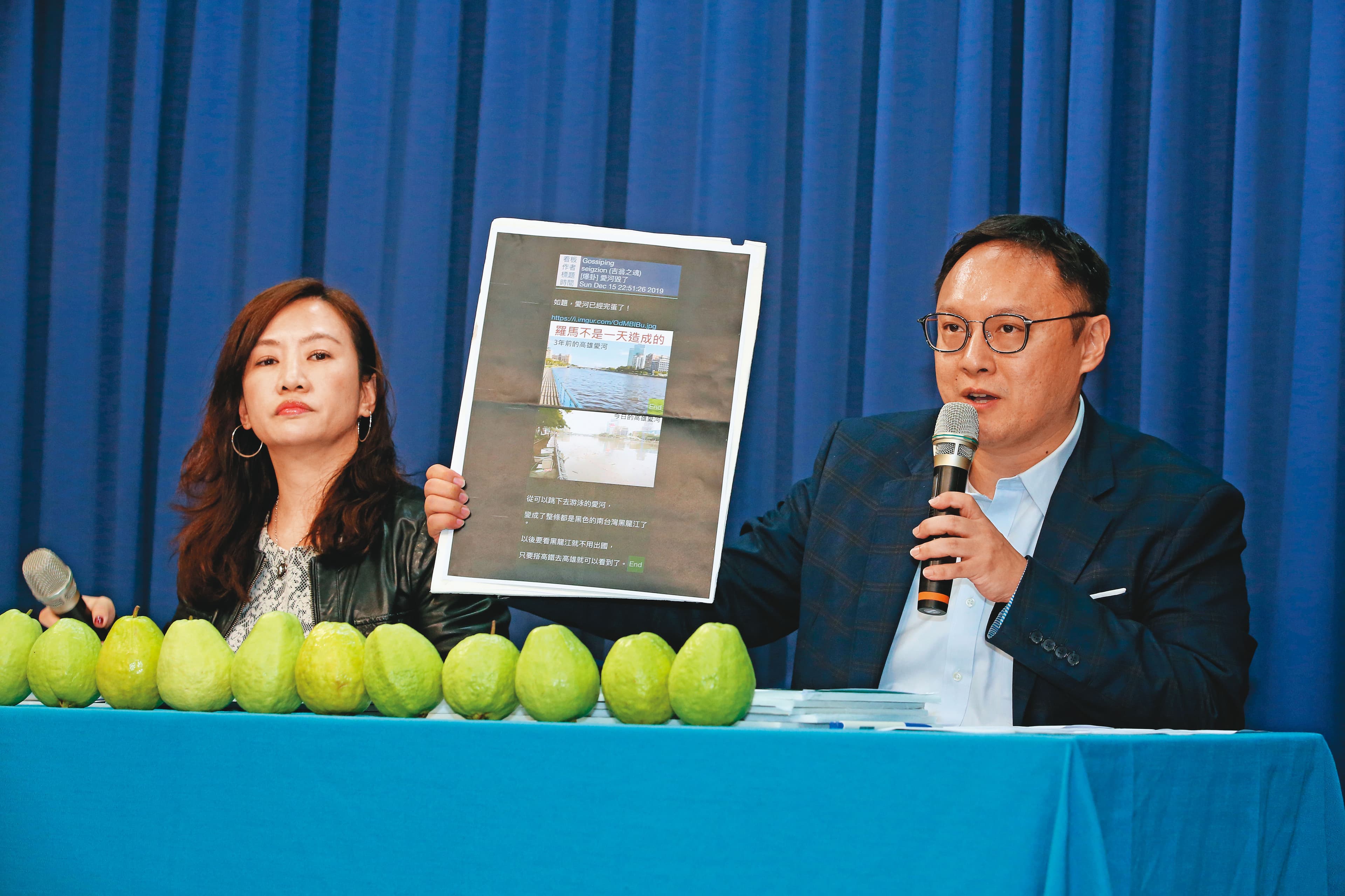 為降低罷韓聲浪，韓市府決定換掉屬「鷹派」的王淺秋（左）等政務官，改由論述能力強的鄭照新（右）掌新聞局，重塑市府形象。