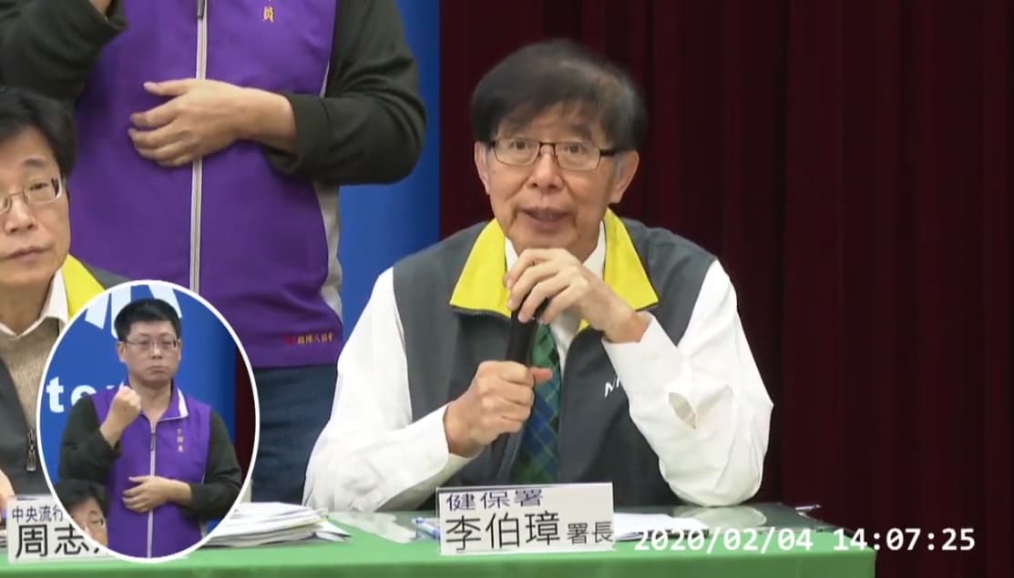 健保署長李伯璋表示，未持有居留證外籍人士若想購買口罩，可能採取手寫登錄。（翻攝自衛生福利部疾病管制署YouTube頻道）