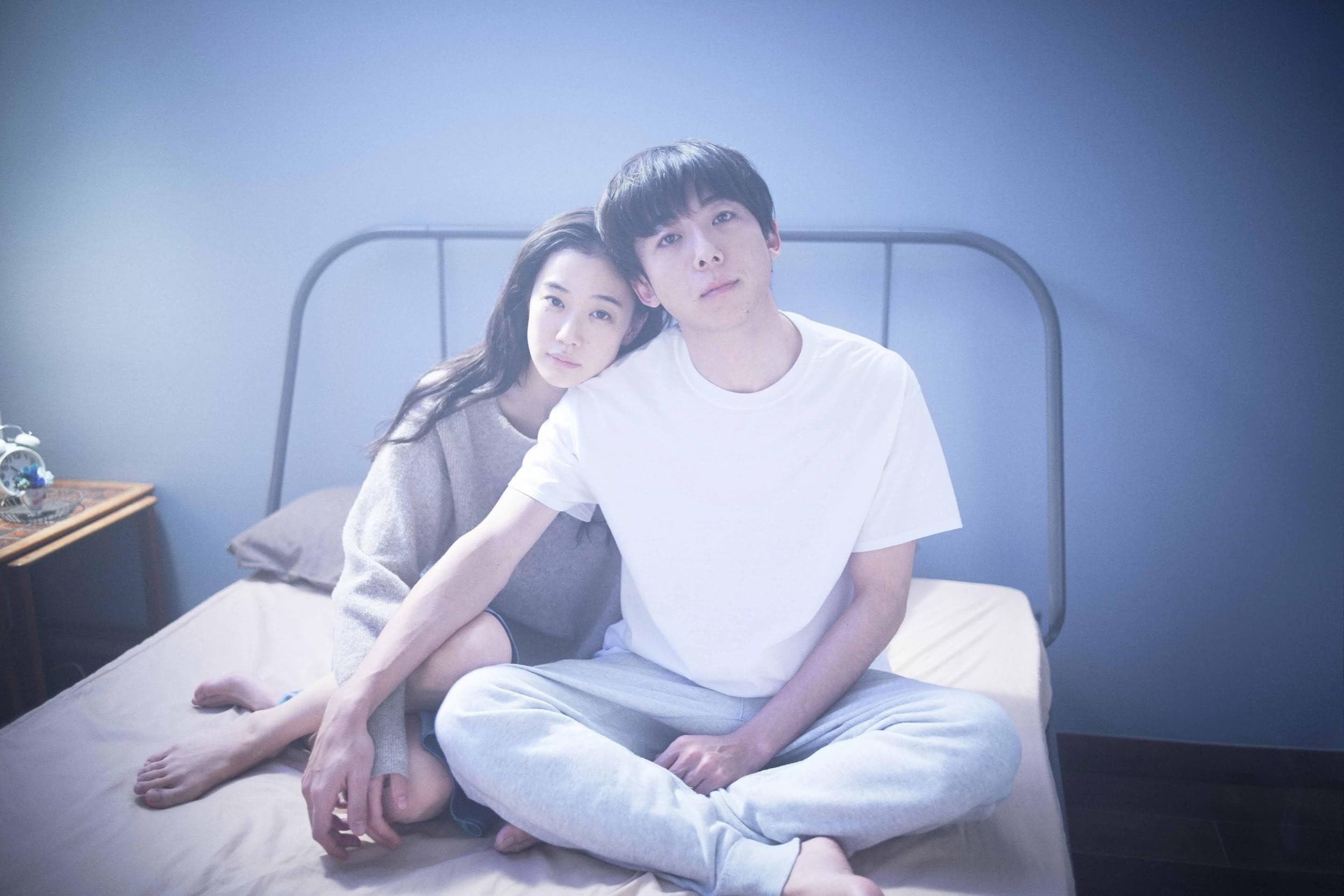 蒼井優（左）與高橋一生（右）在新片《愛情人形》飾演夫妻，但兩人相識的契機竟來自一場謊言。（天馬行空提供）