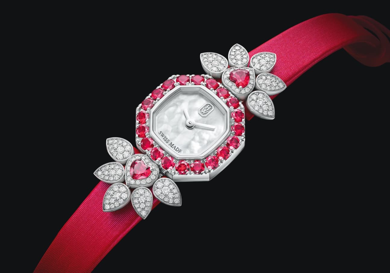 Precious Valentine's Day高級珠寶計時搭配紅色絲緞錶帶，價格未定。（海瑞溫斯頓提供）